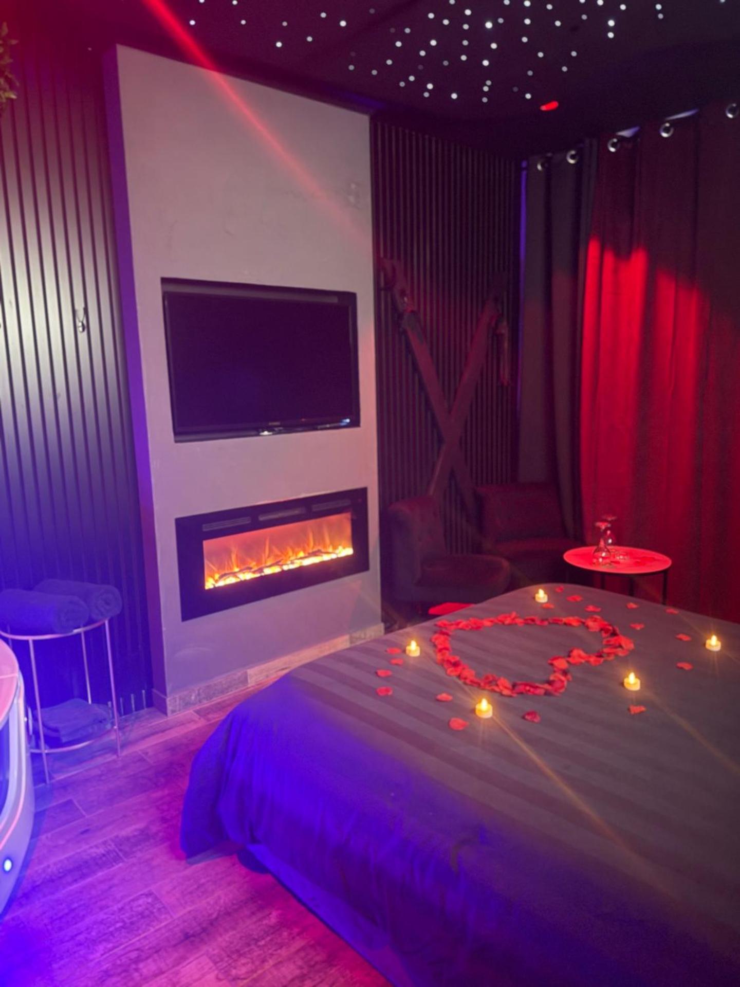 Loft, Studio and Love Rooms