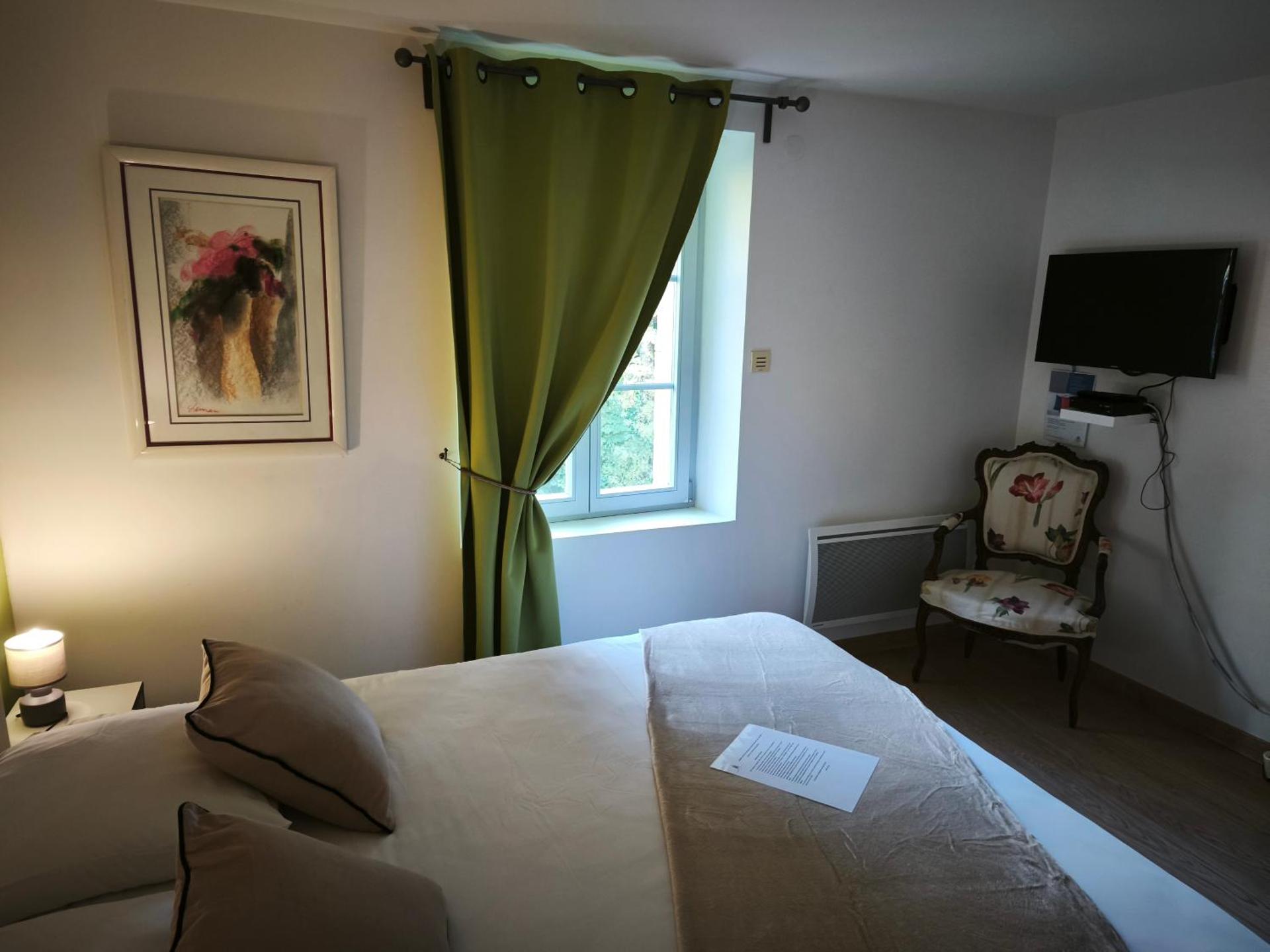 Deluxe Double Room with Shower 2