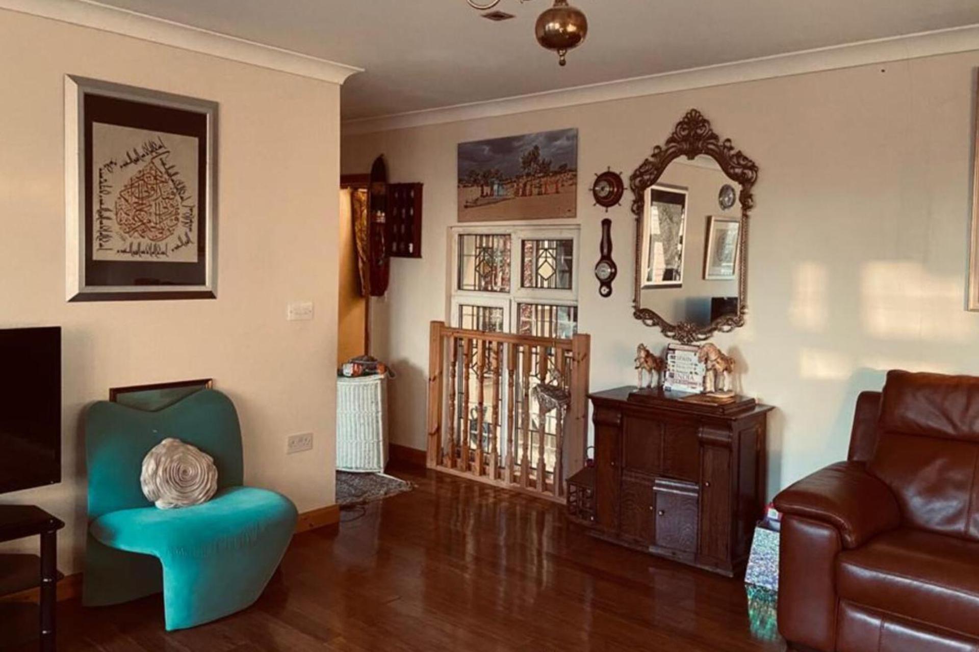 Apartment - Sleeps 4 - Parking - Balcony - Garden