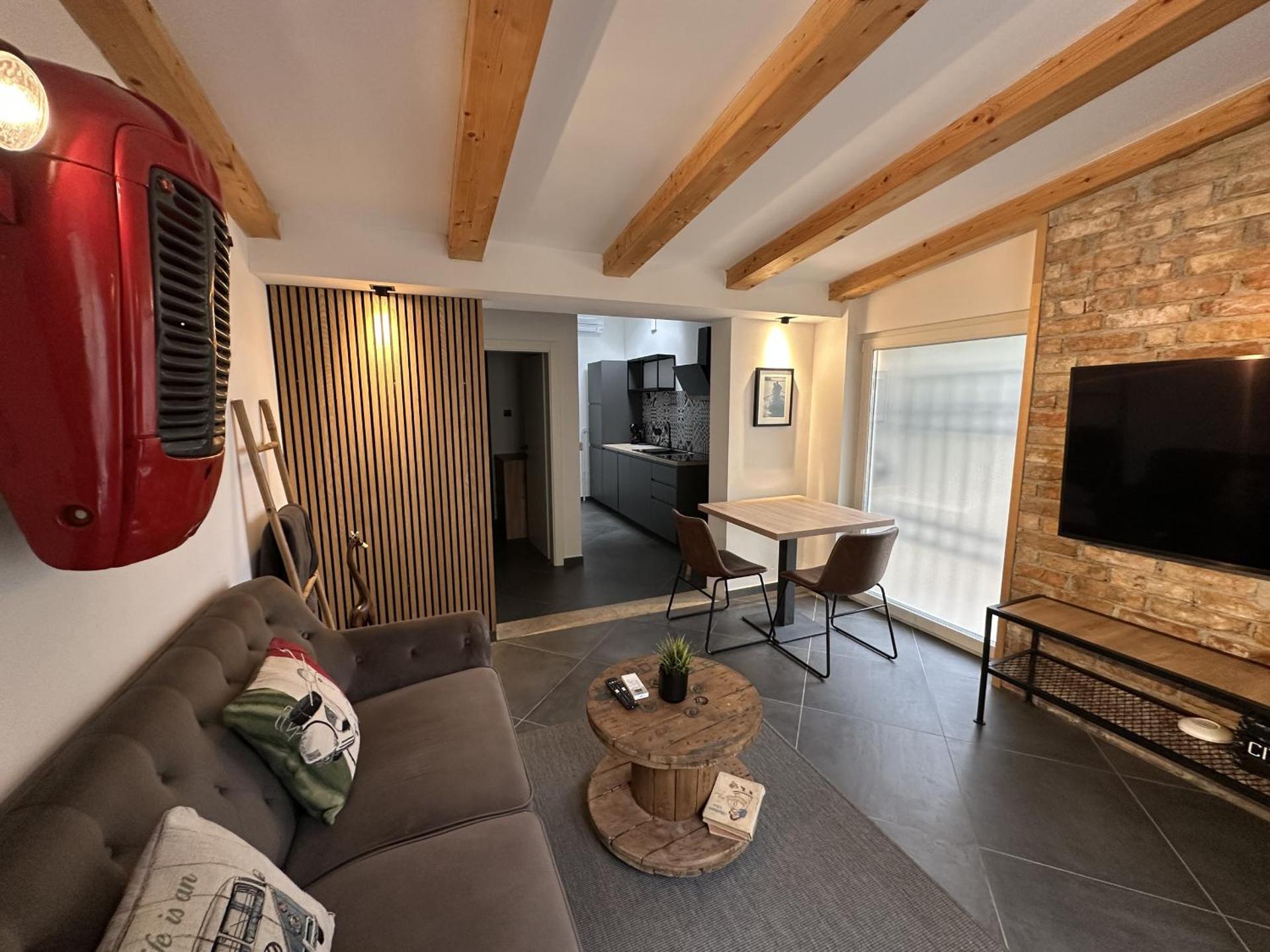 Communal lounge/ TV room