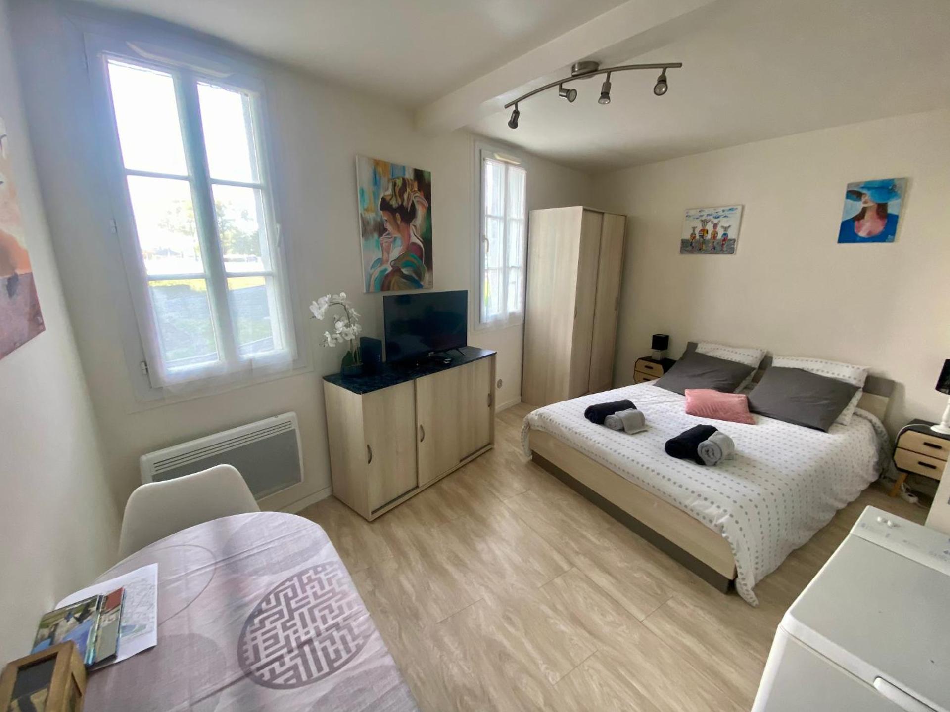 Studio le petit logis-meublé 2 étoiles -local vélo-arrivée autonome-H Flexibles