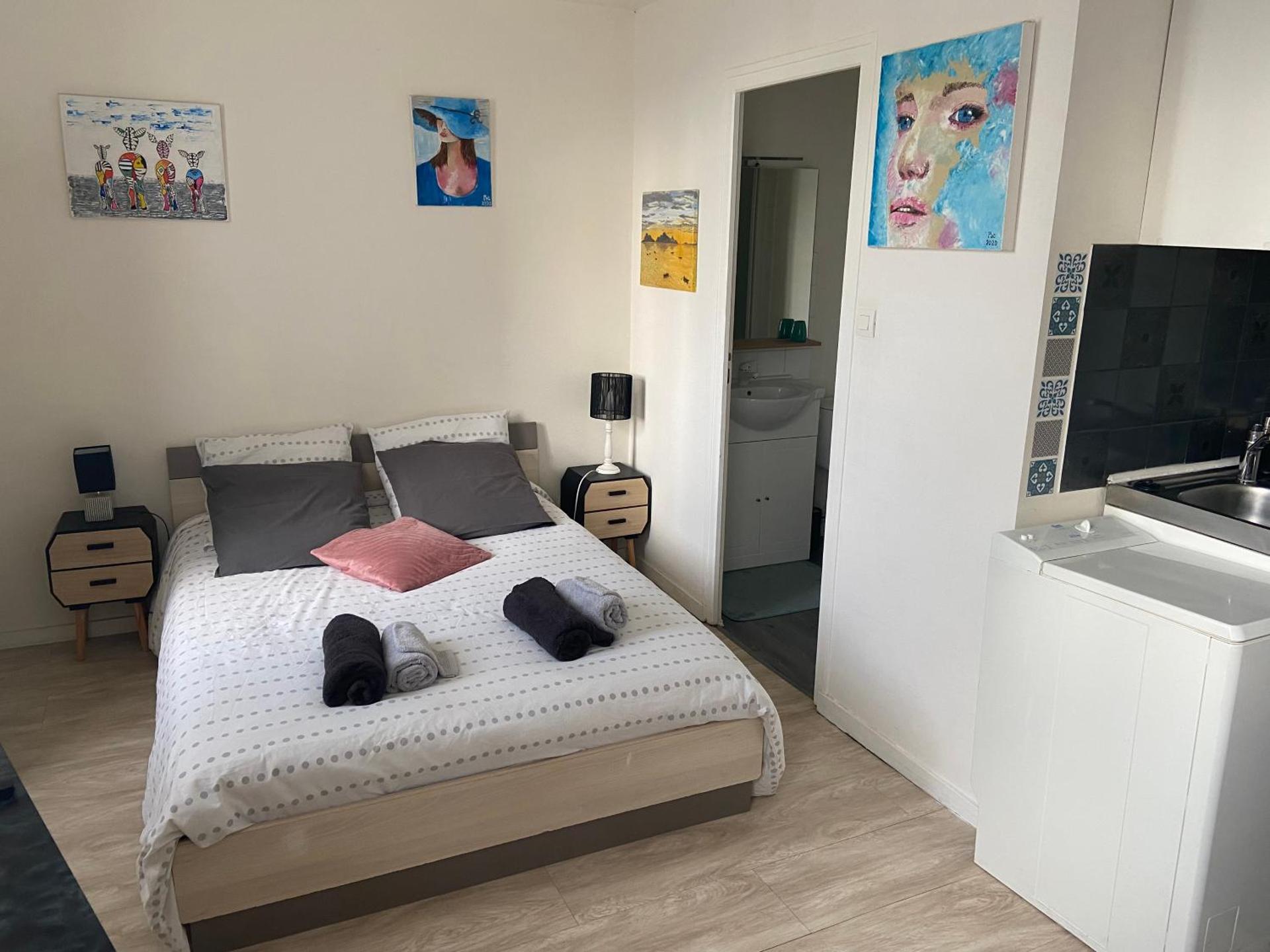 Studio le petit logis-meublé 2 étoiles -local vélo-arrivée autonome-H Flexibles