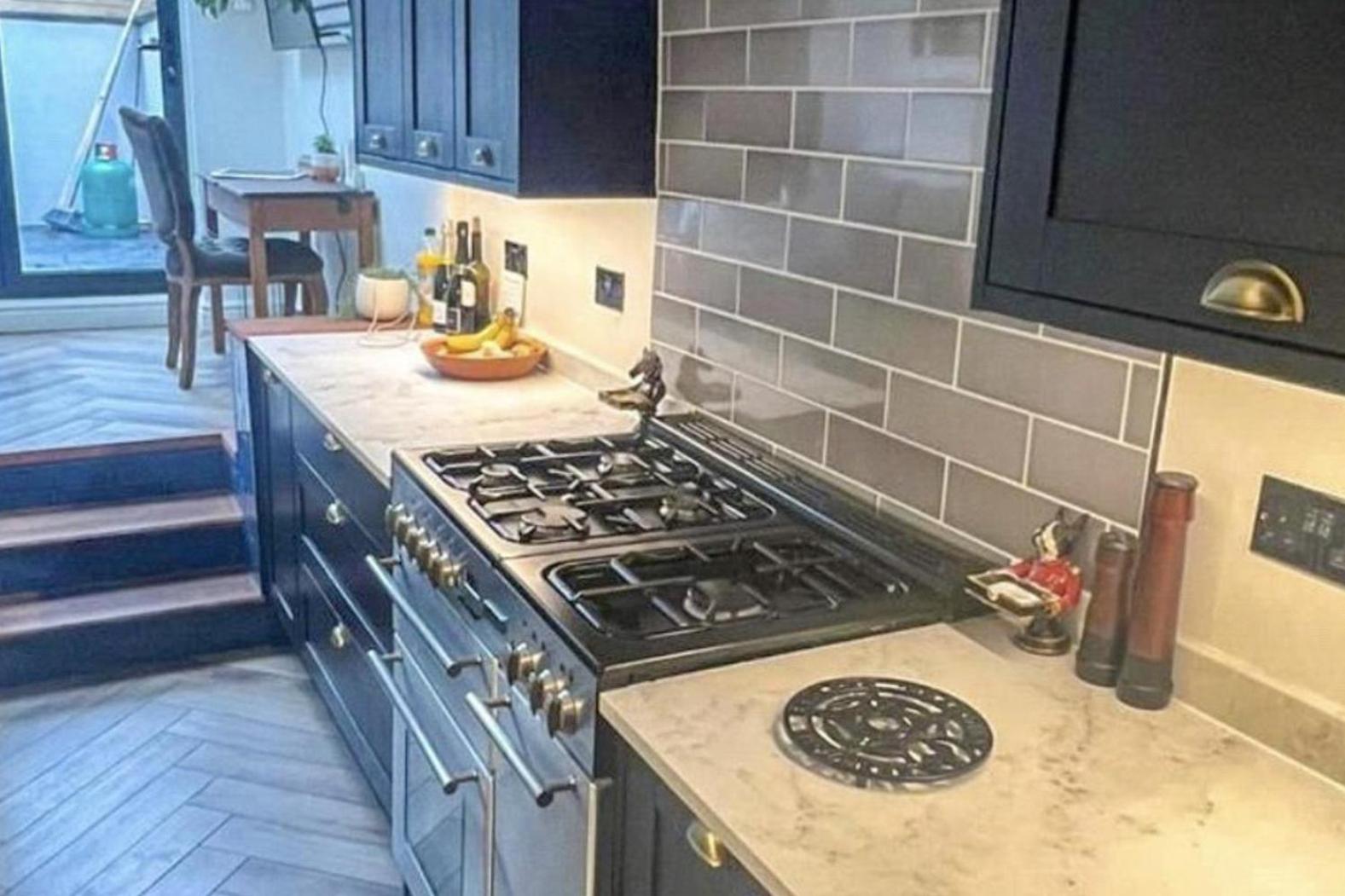 3 Bed Home - Sleeps 6 Garden Pets and very central