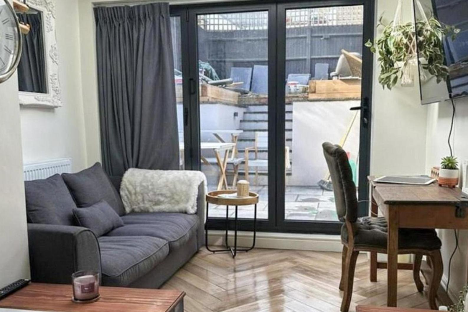 3 Bed Home - Sleeps 6 Garden Pets and very central