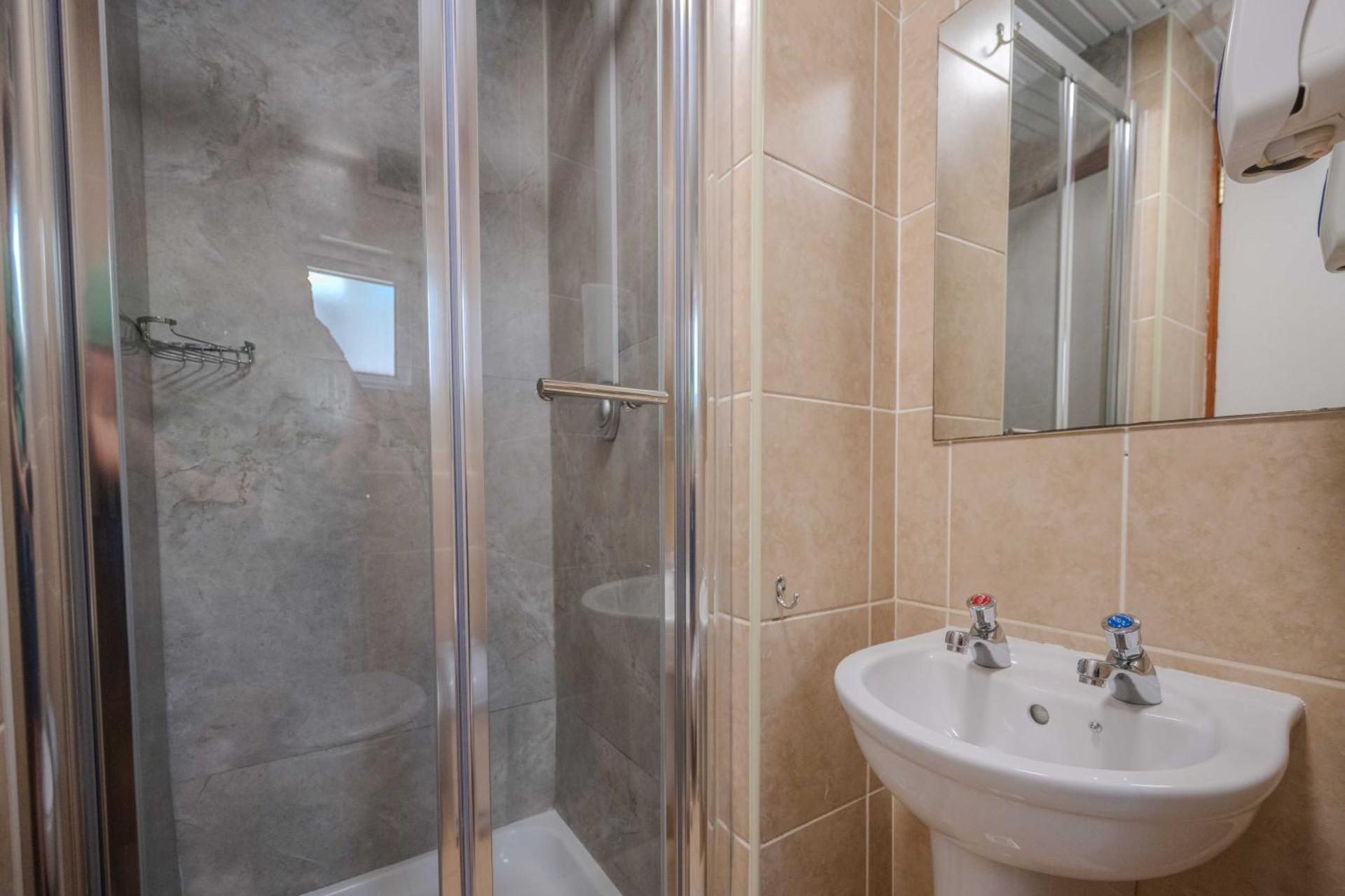 1 Bed in a 6 Bed Female Ensuite Dorm