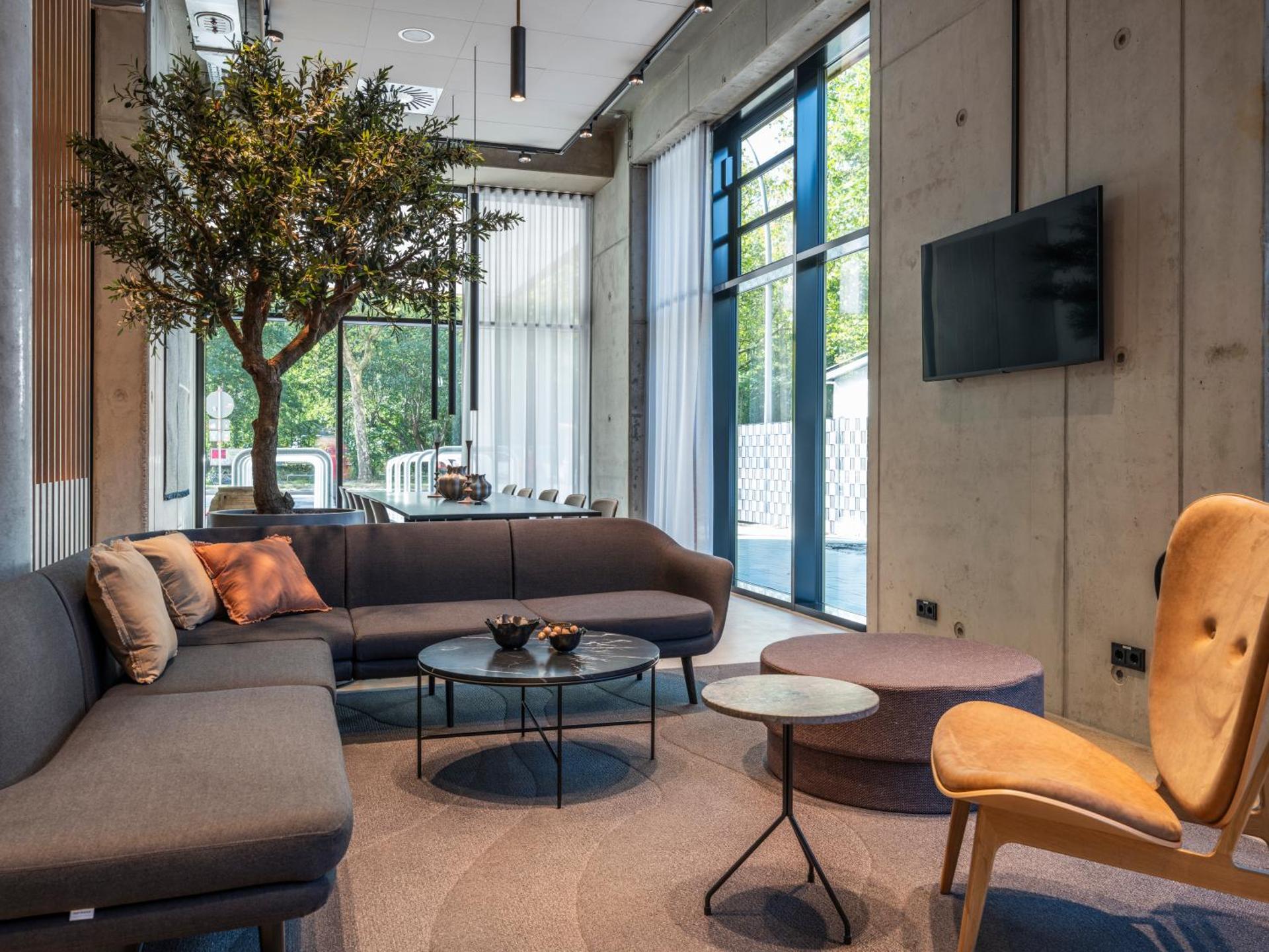 Communal lounge/ TV room