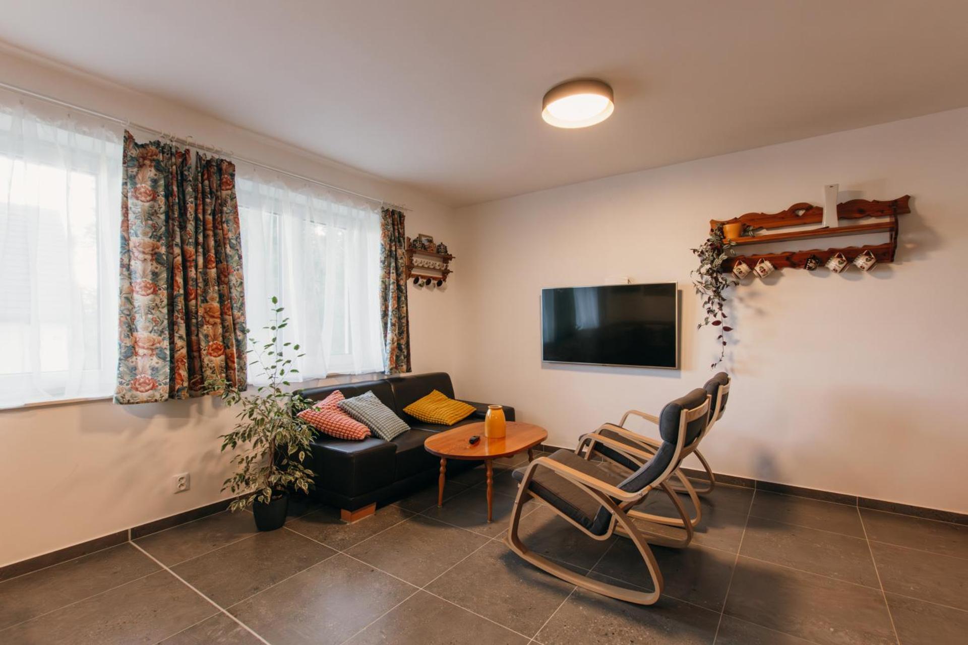 Communal lounge/ TV room