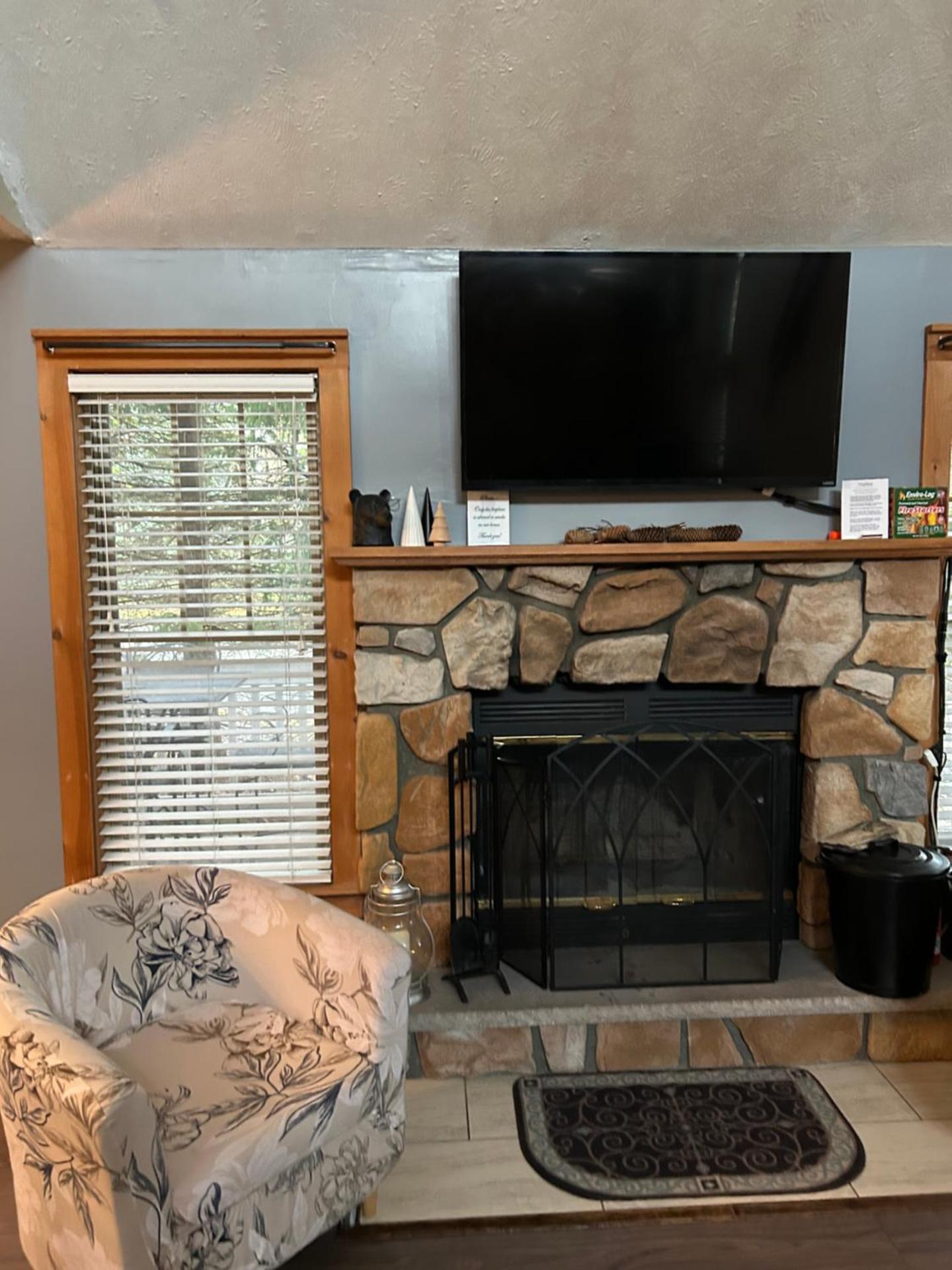 Camelback Private Home located behind Waterpark & Ski Lift