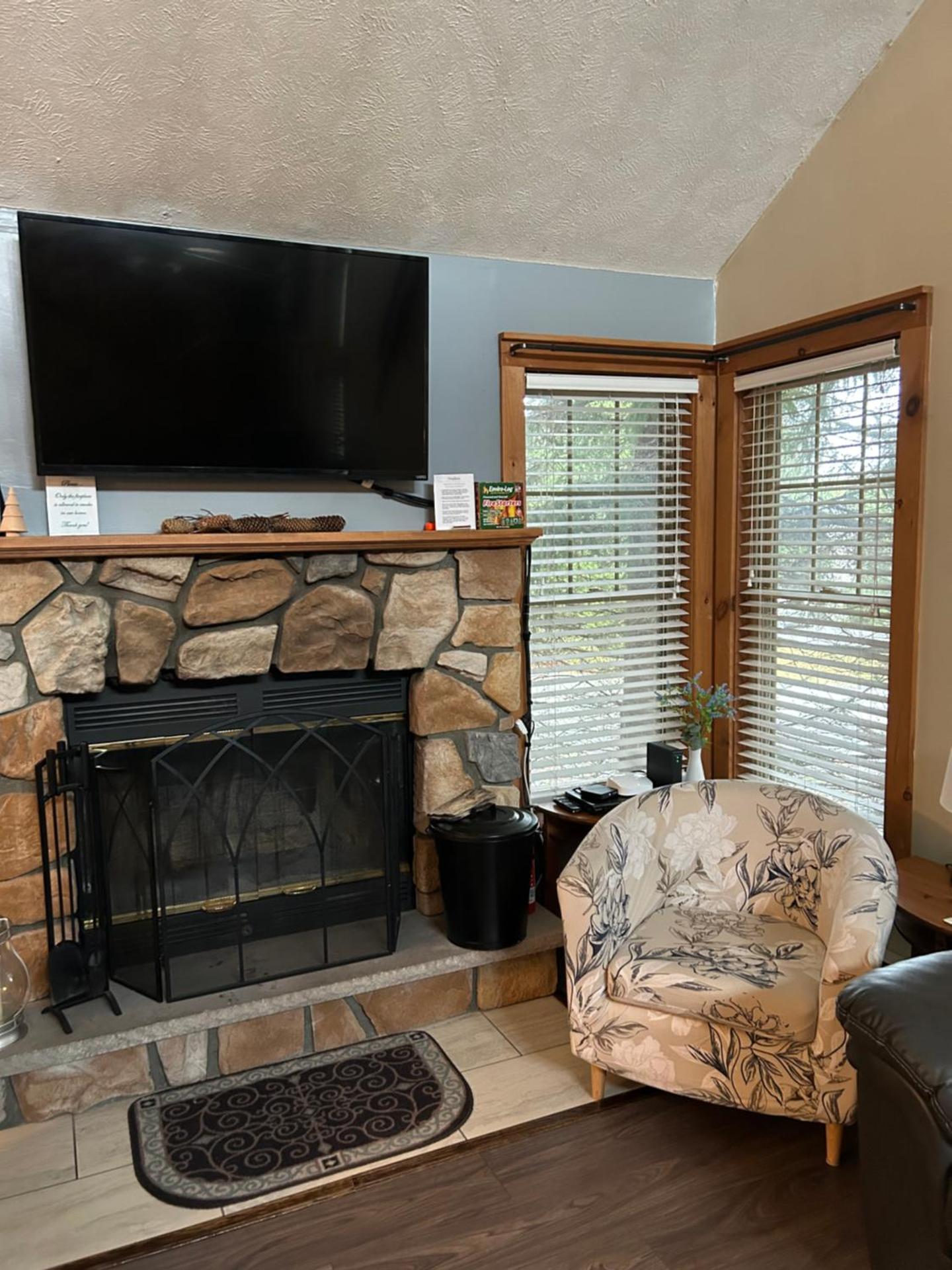 Camelback Private Home located behind Waterpark & Ski Lift