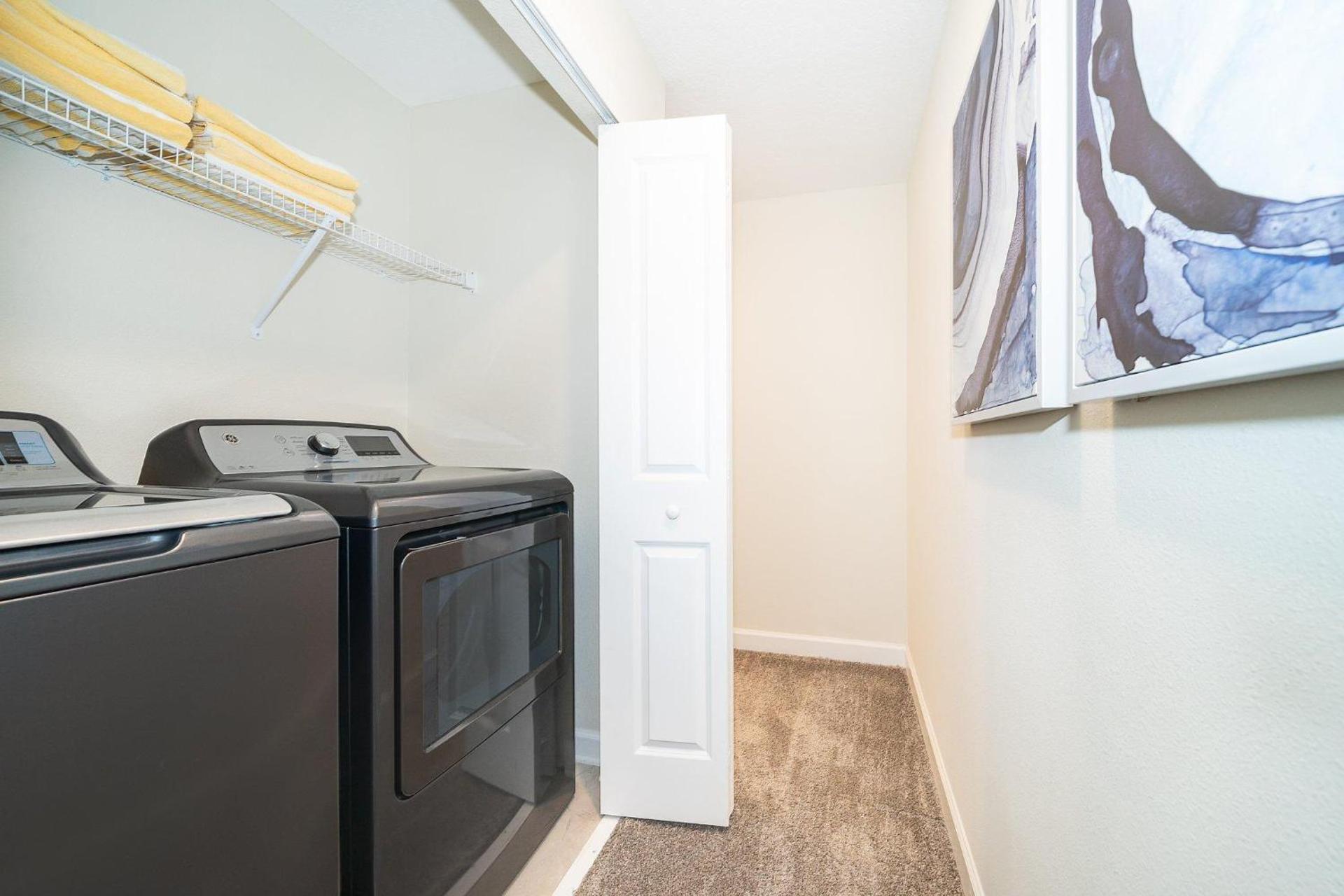 2921DH TOWNHOUSE 4 BEDROOMS & 3 BATHROOMS + POOL