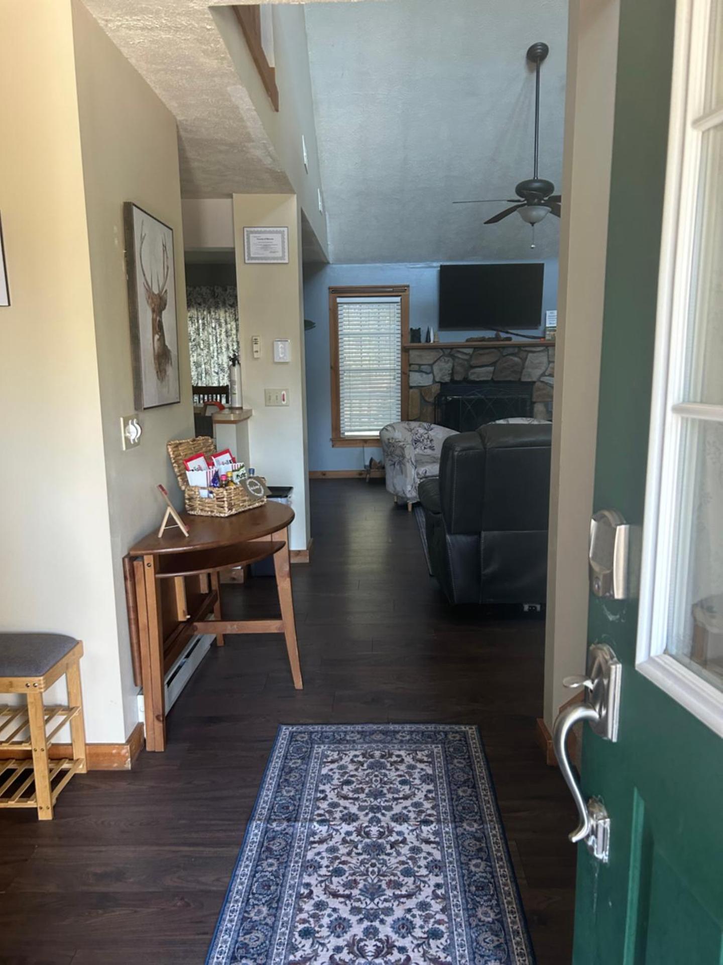 Camelback Private Home located behind Waterpark & Ski Lift