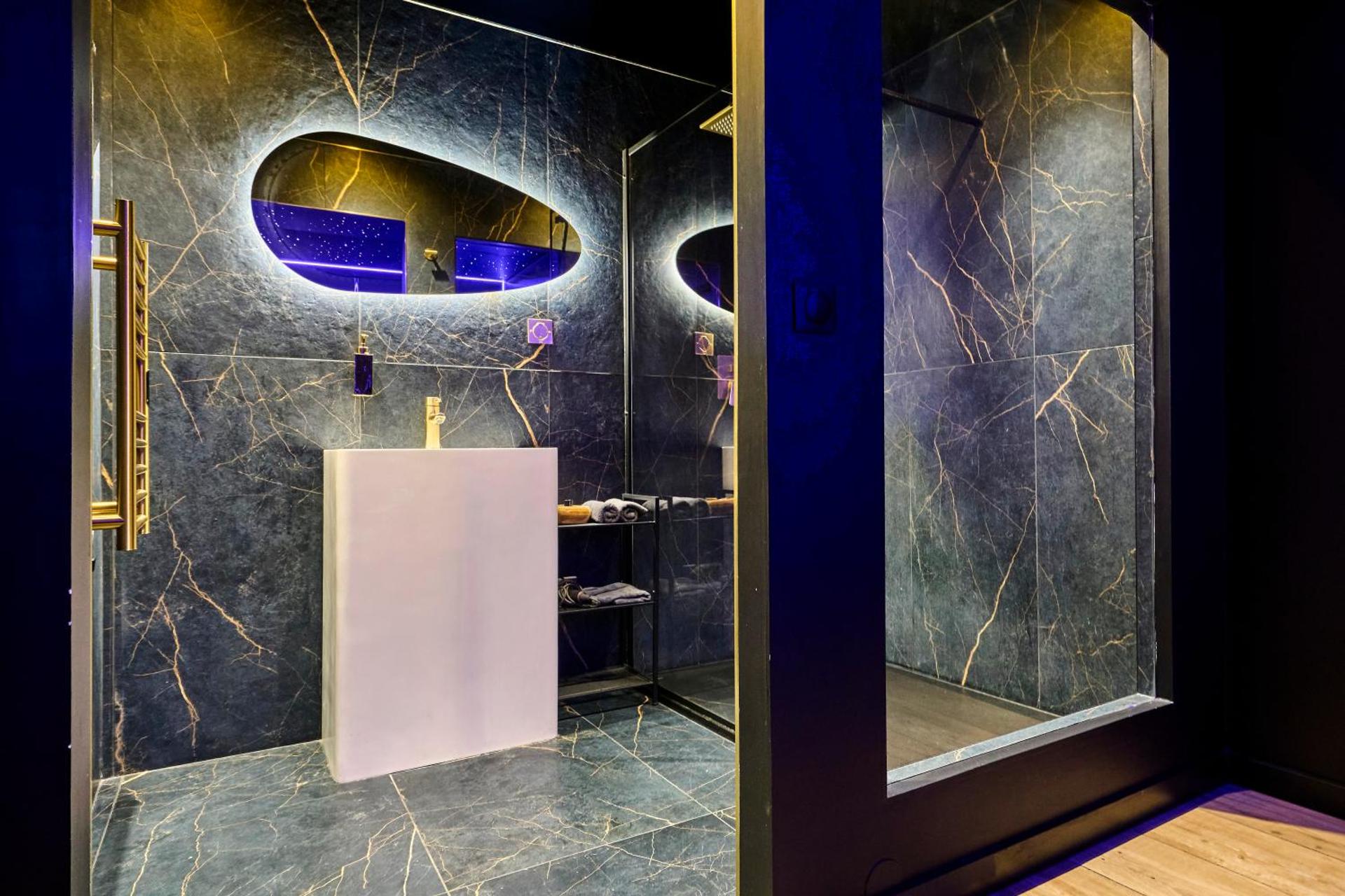 Loveroom Ô Diable Des Plaisirs