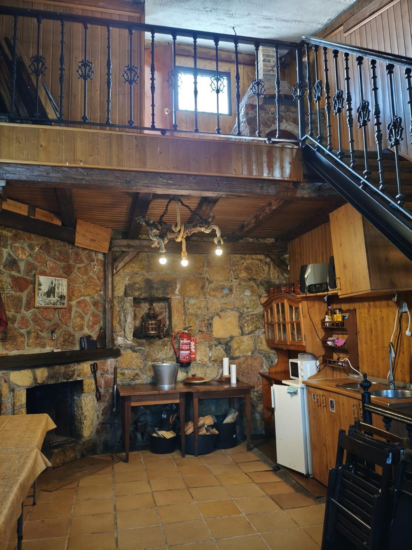 Bodega típica en El Molar sin camas ni dormitorios para celebraciones durante el día