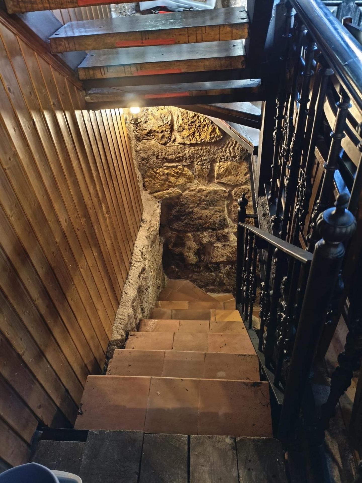 Bodega típica en El Molar sin camas ni dormitorios para celebraciones durante el día