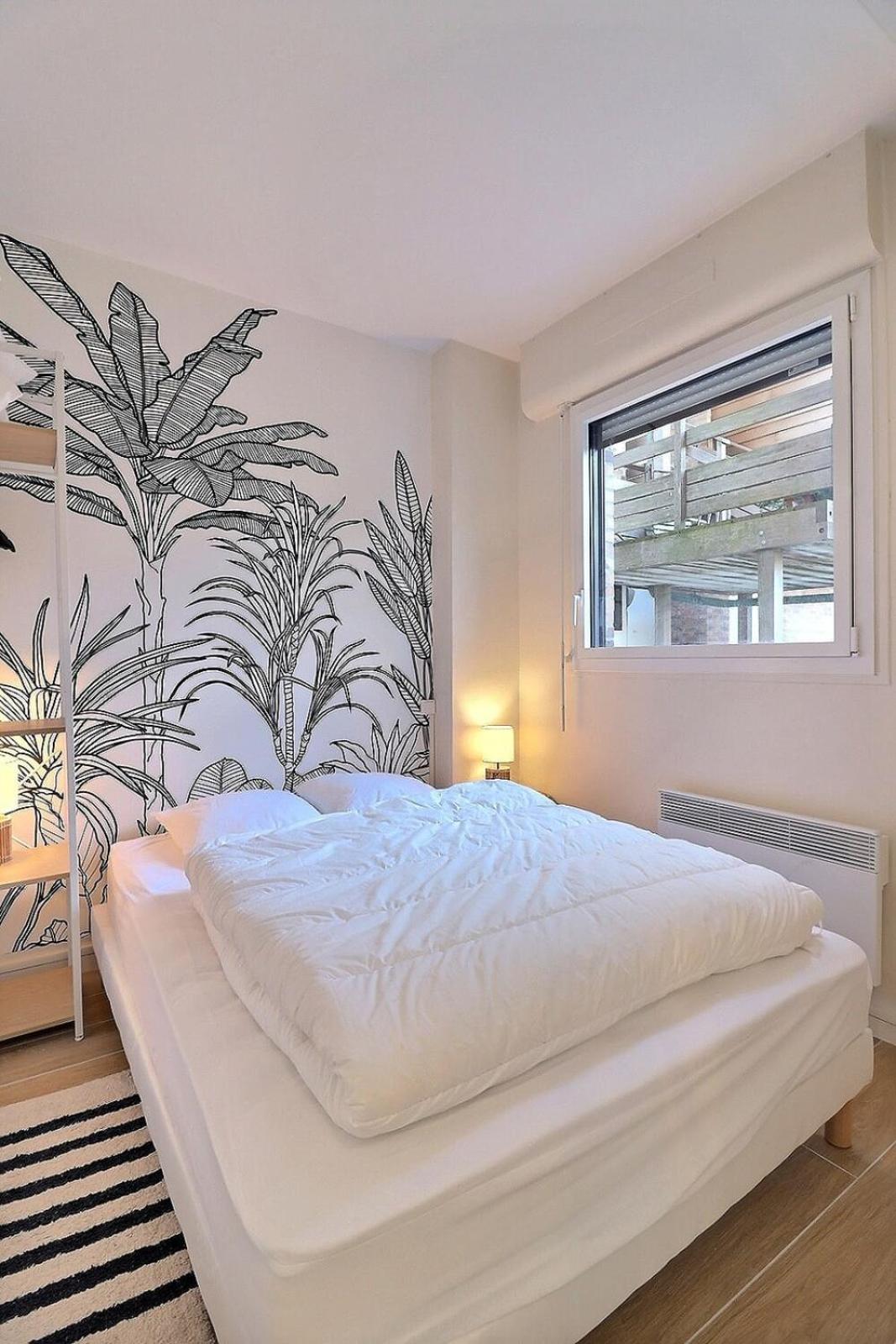 Sublime apartment facing the Port & Planches