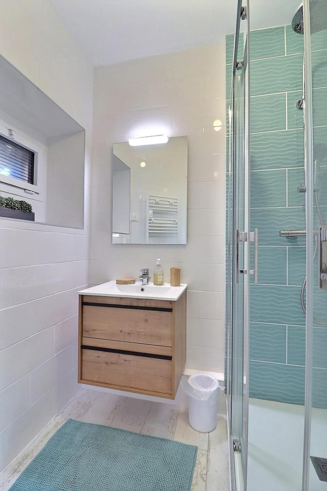 Sublime apartment facing the Port & Planches