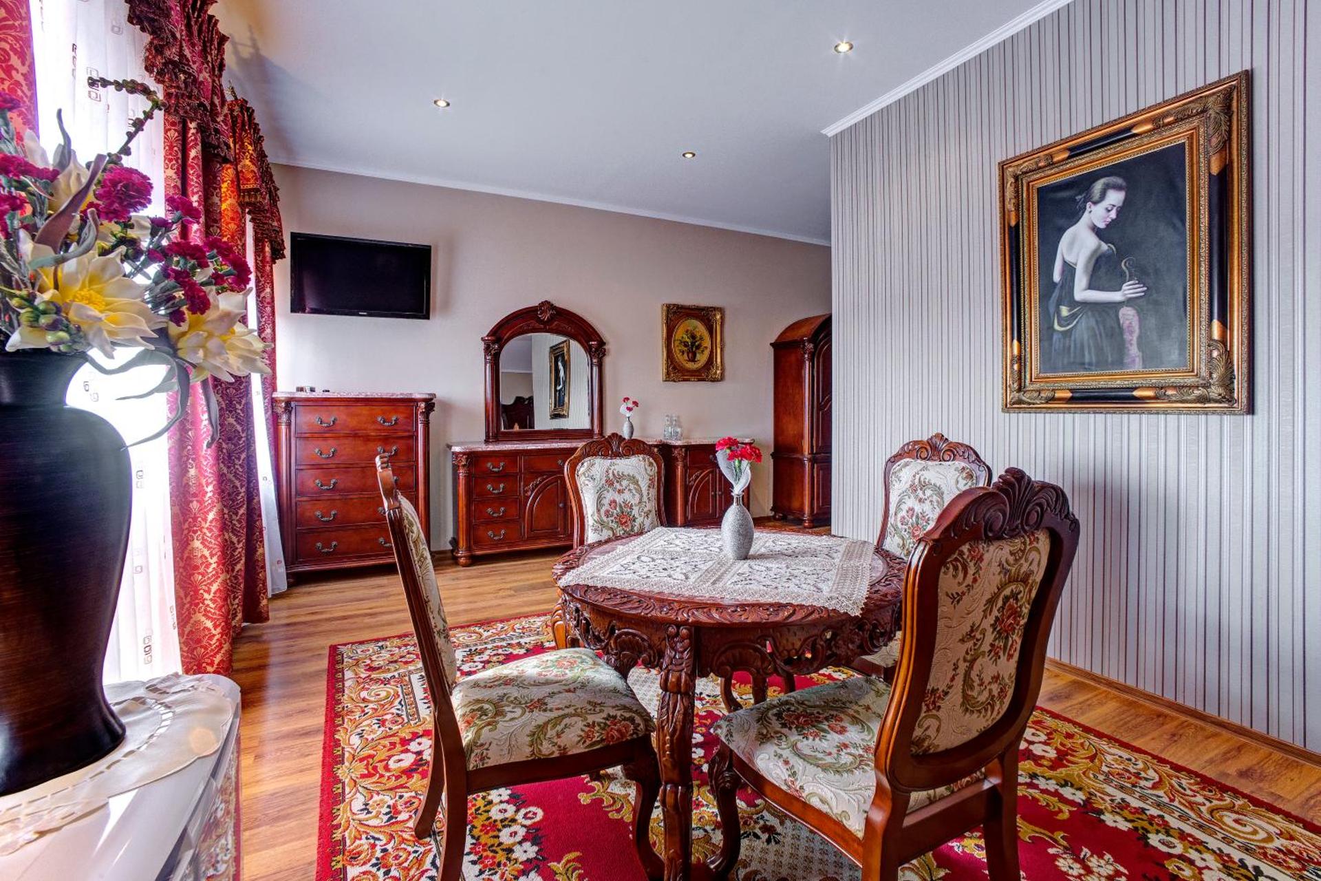 Communal lounge/ TV room