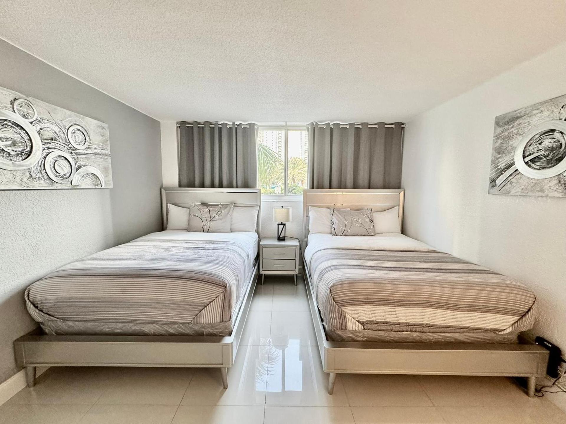 Luxury Ocean Reserve Condo Pool, Gym & Beach Access