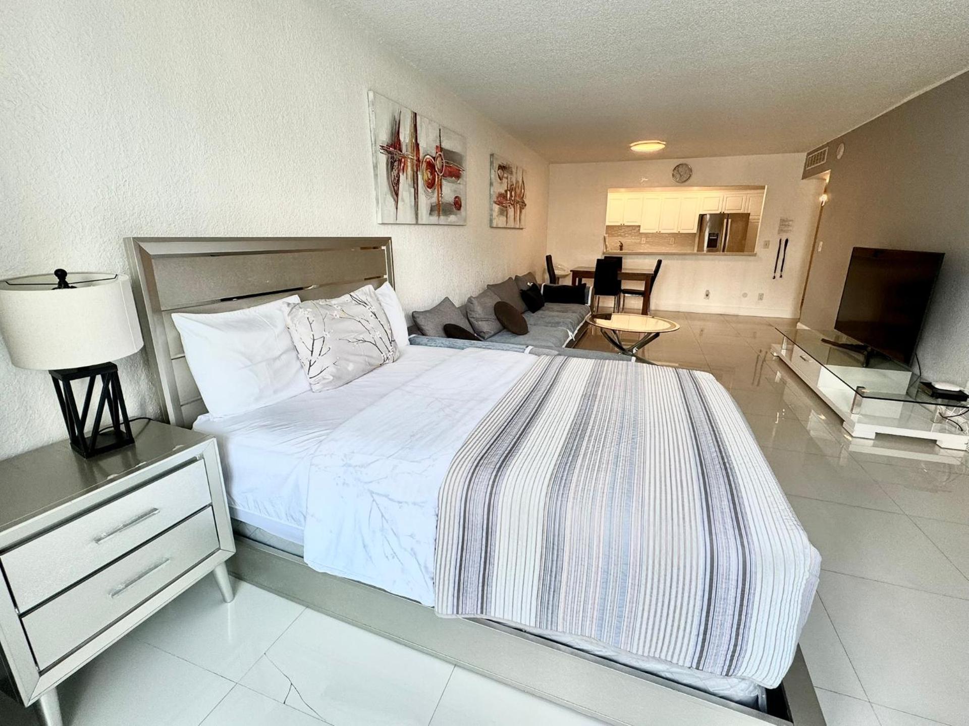 Luxury Ocean Reserve Condo Pool, Gym & Beach Access