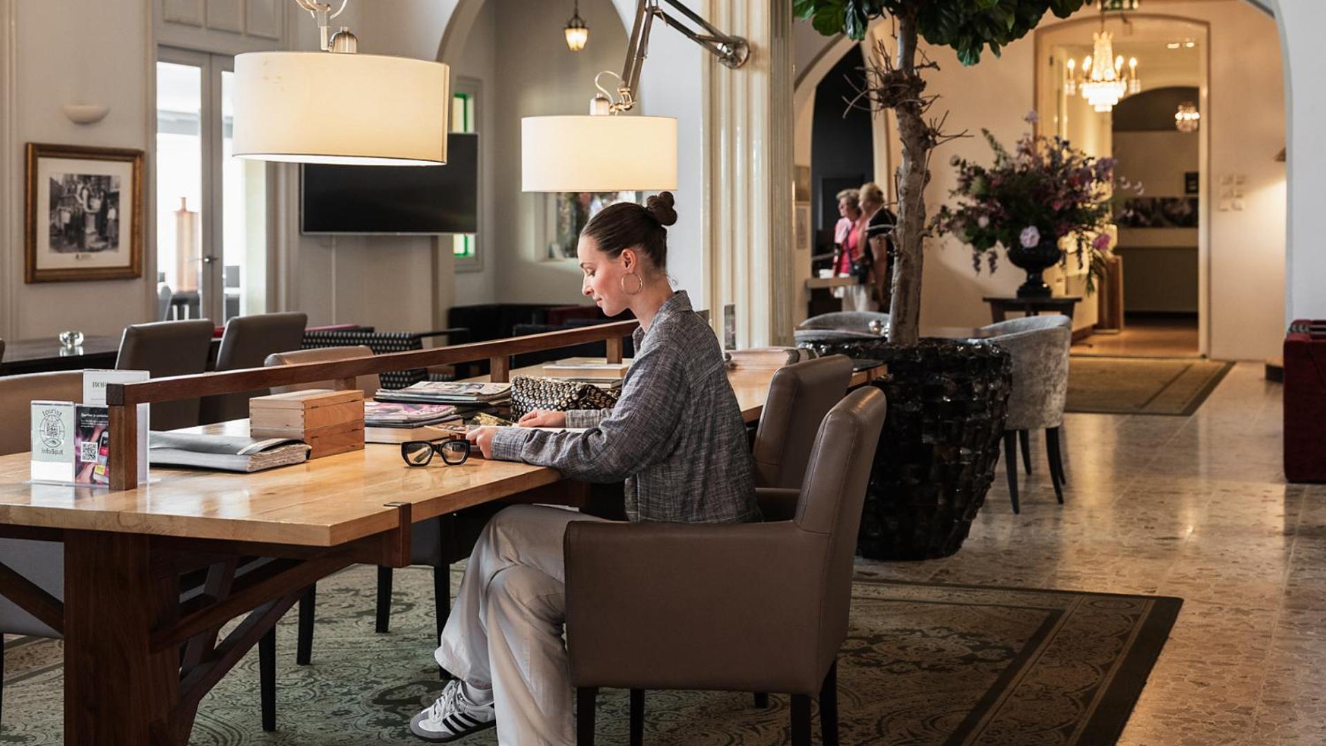 Communal lounge/ TV room