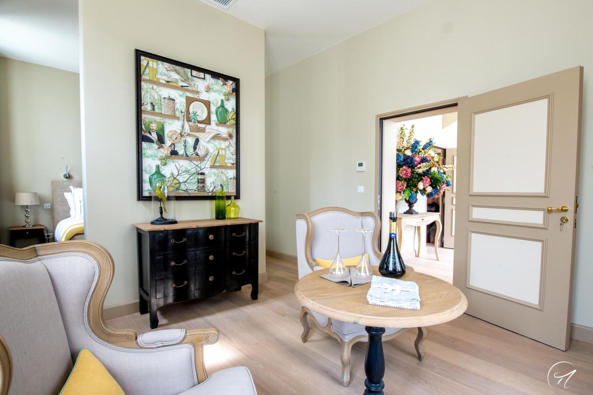 Photo of the whole room