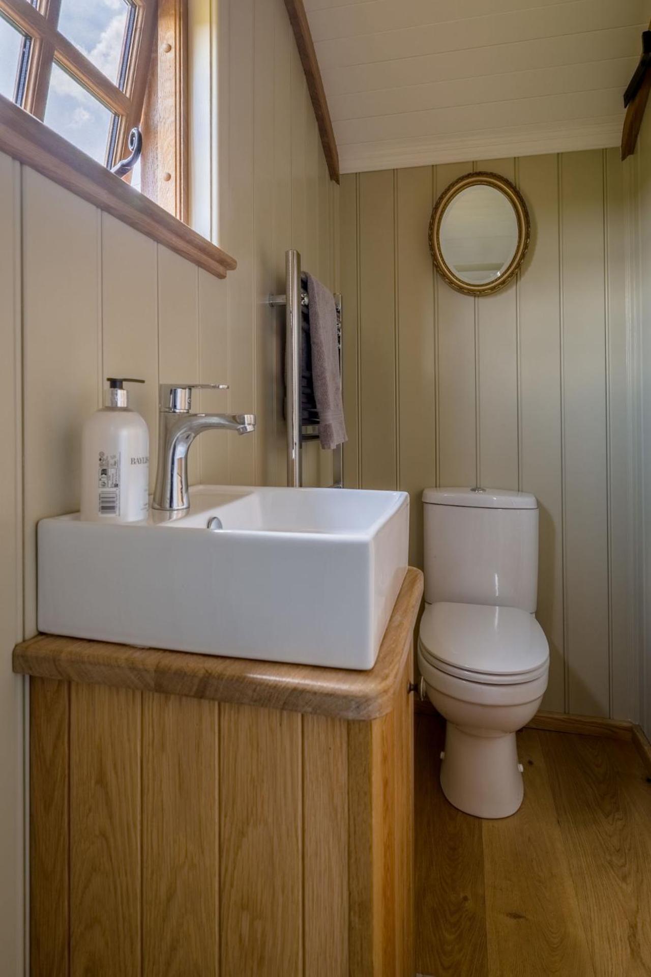 Little Park Farm Queen Anne Farmhouse & Apartments