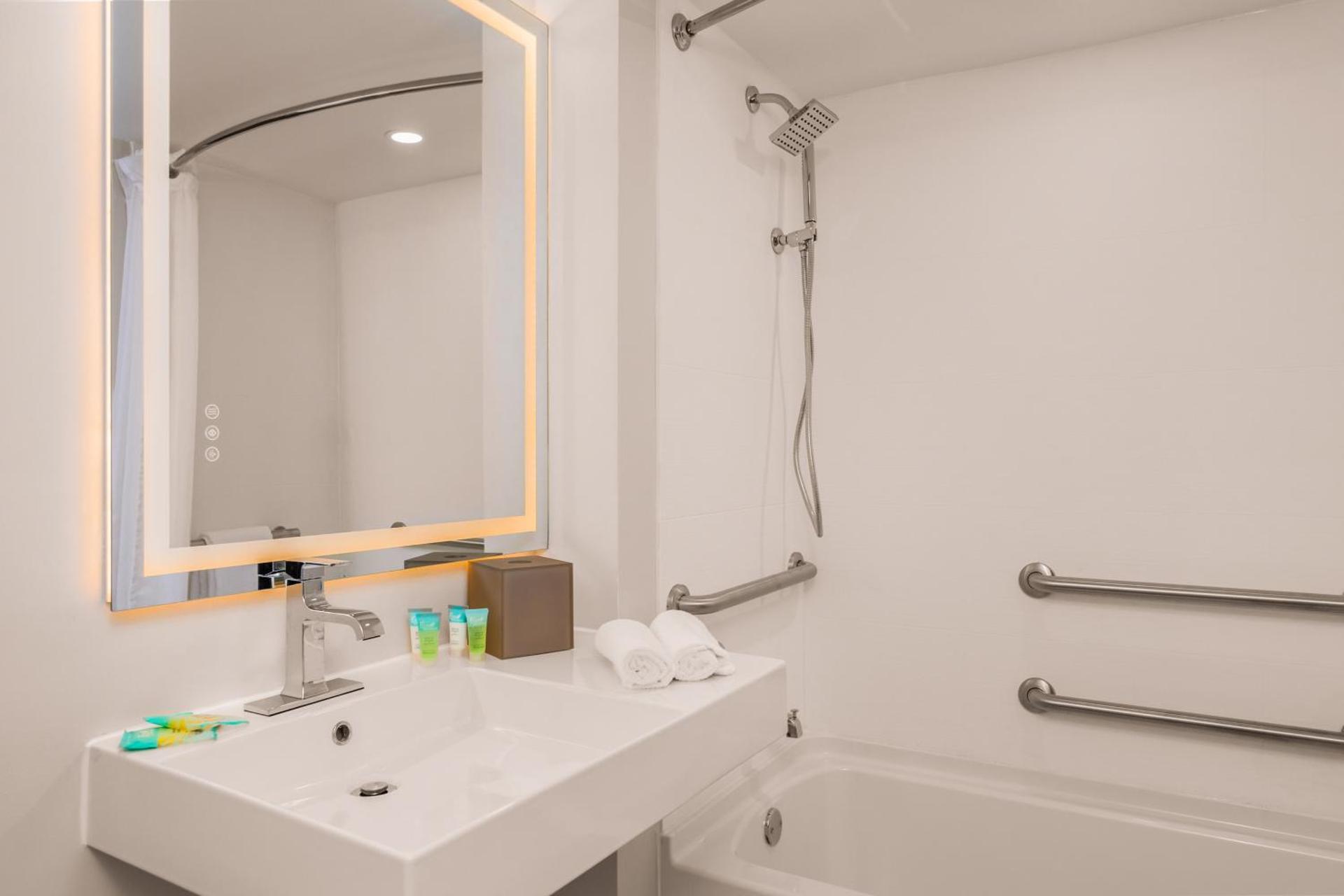 B&B HOTEL Orlando International Drive near Universal - Newly Renovated!