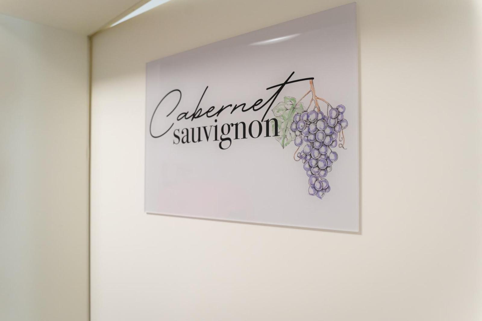 Mediterran Apartments-Cabernet Sauvignon