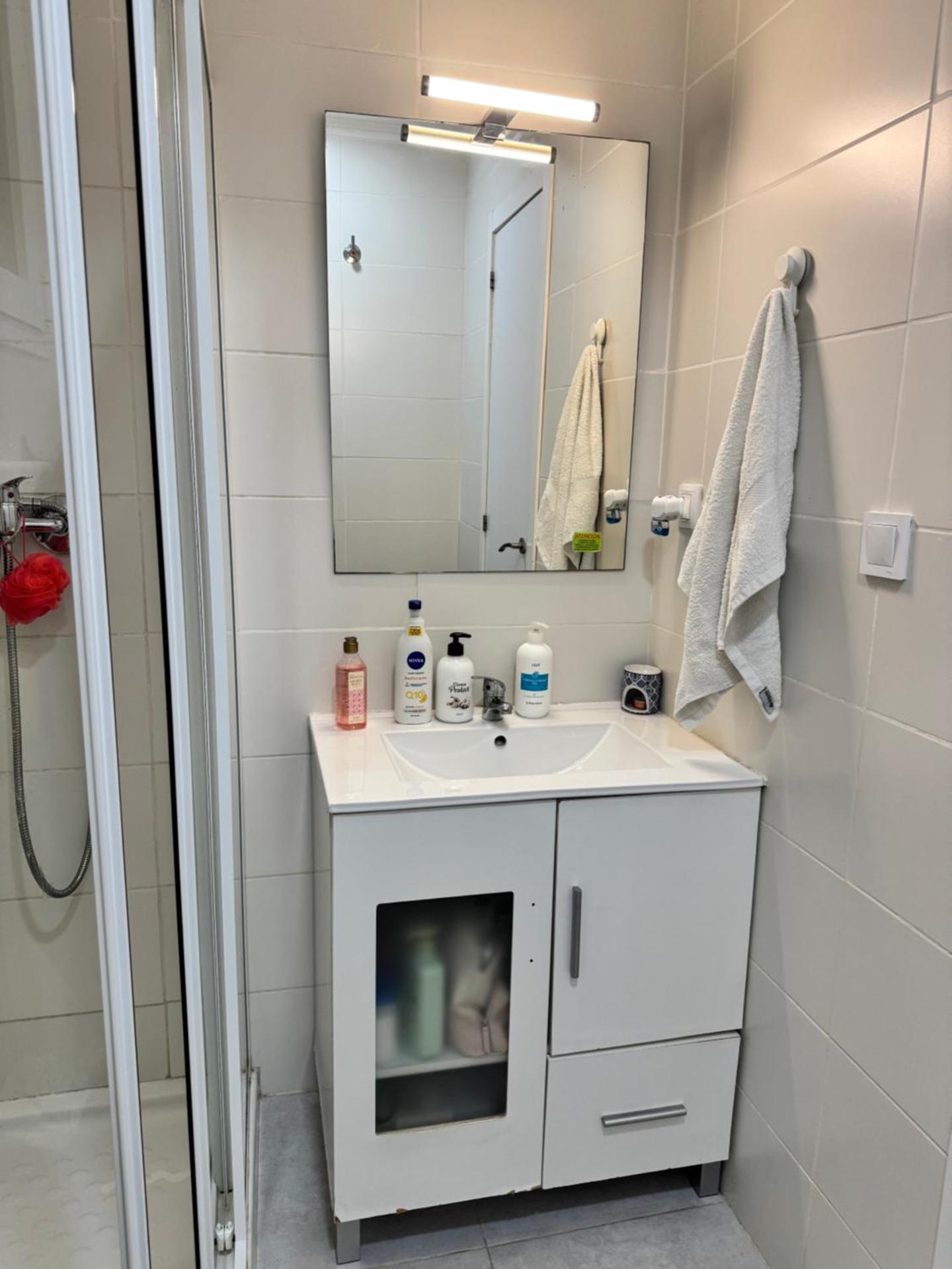 Habitacion sencilla en piso hogareño