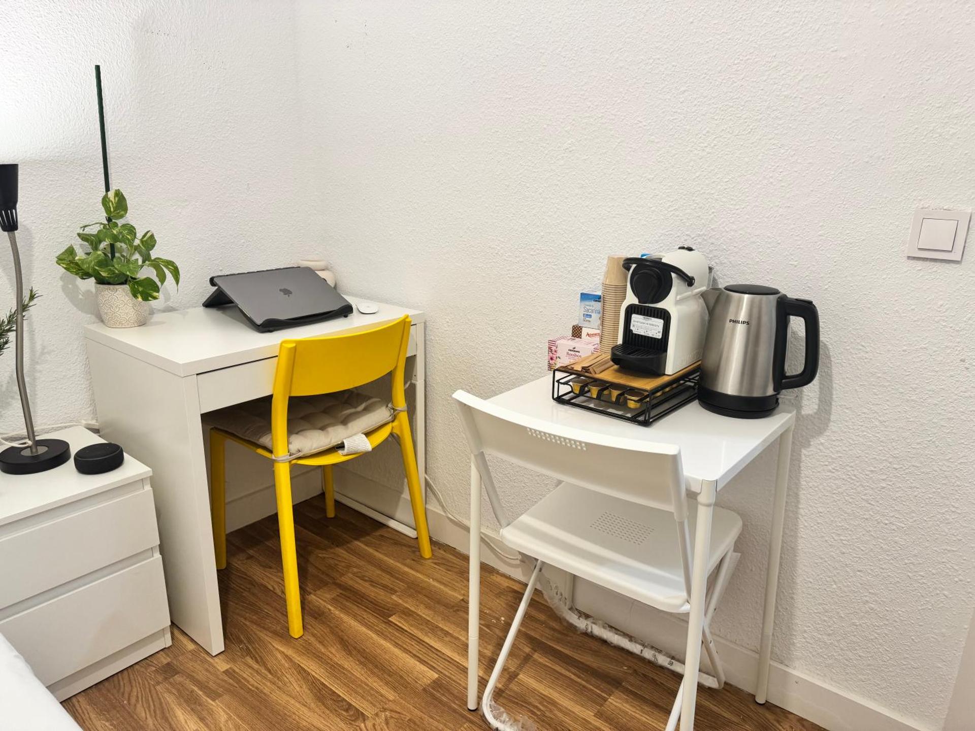 Habitacion sencilla en piso hogareño