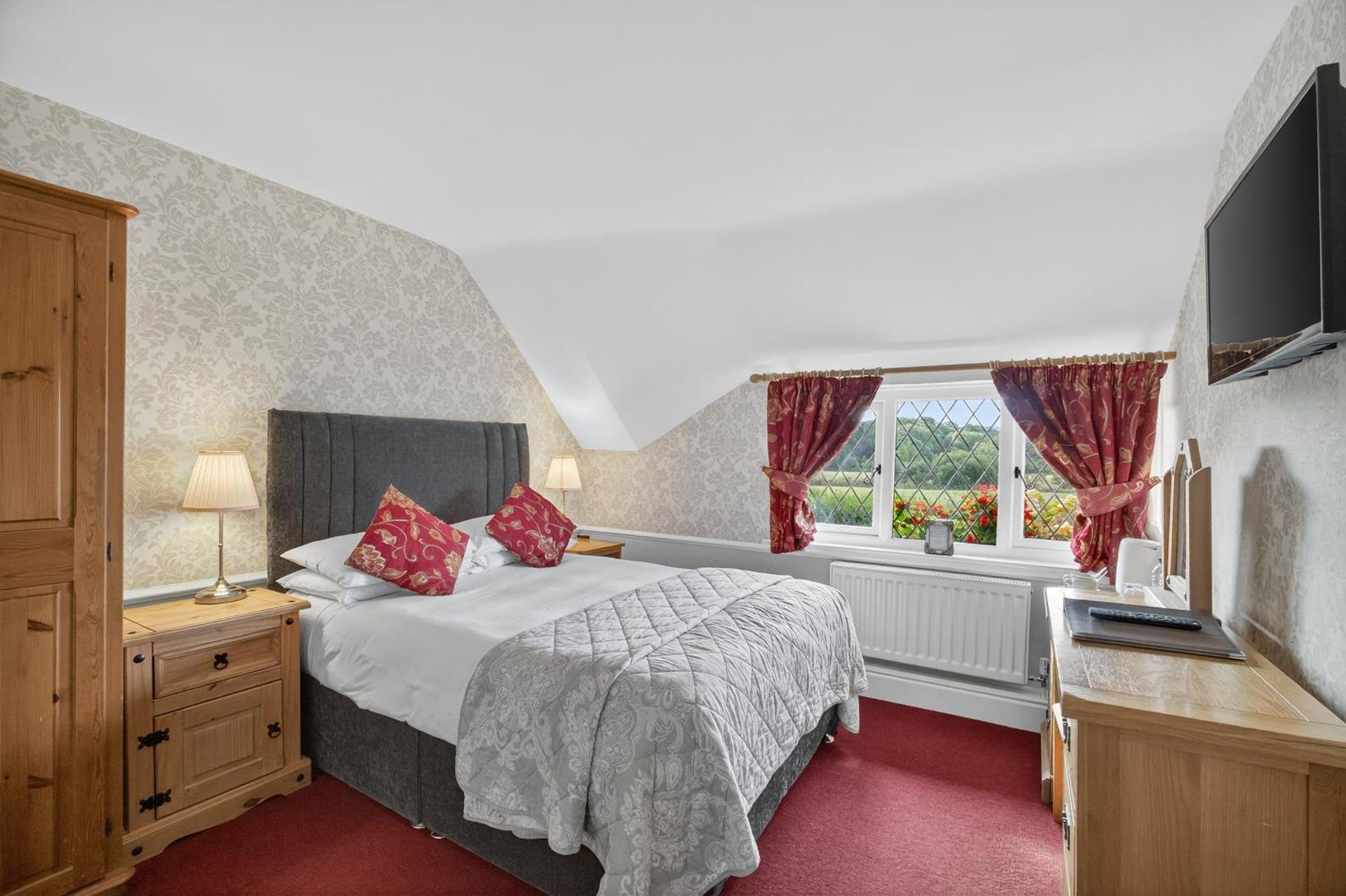 Greyhound Country Inn