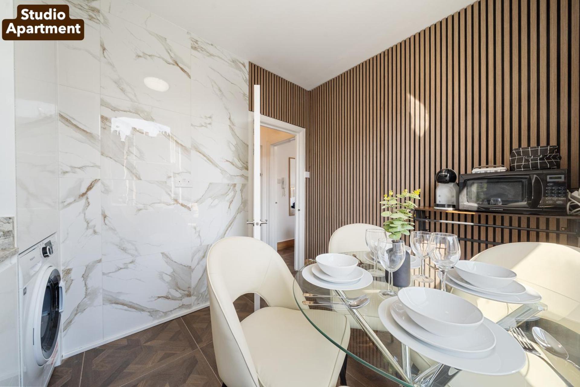 Lively Soho Studios and 2 Bedroom In the Heart of Londons Nightlife No Lift GSG