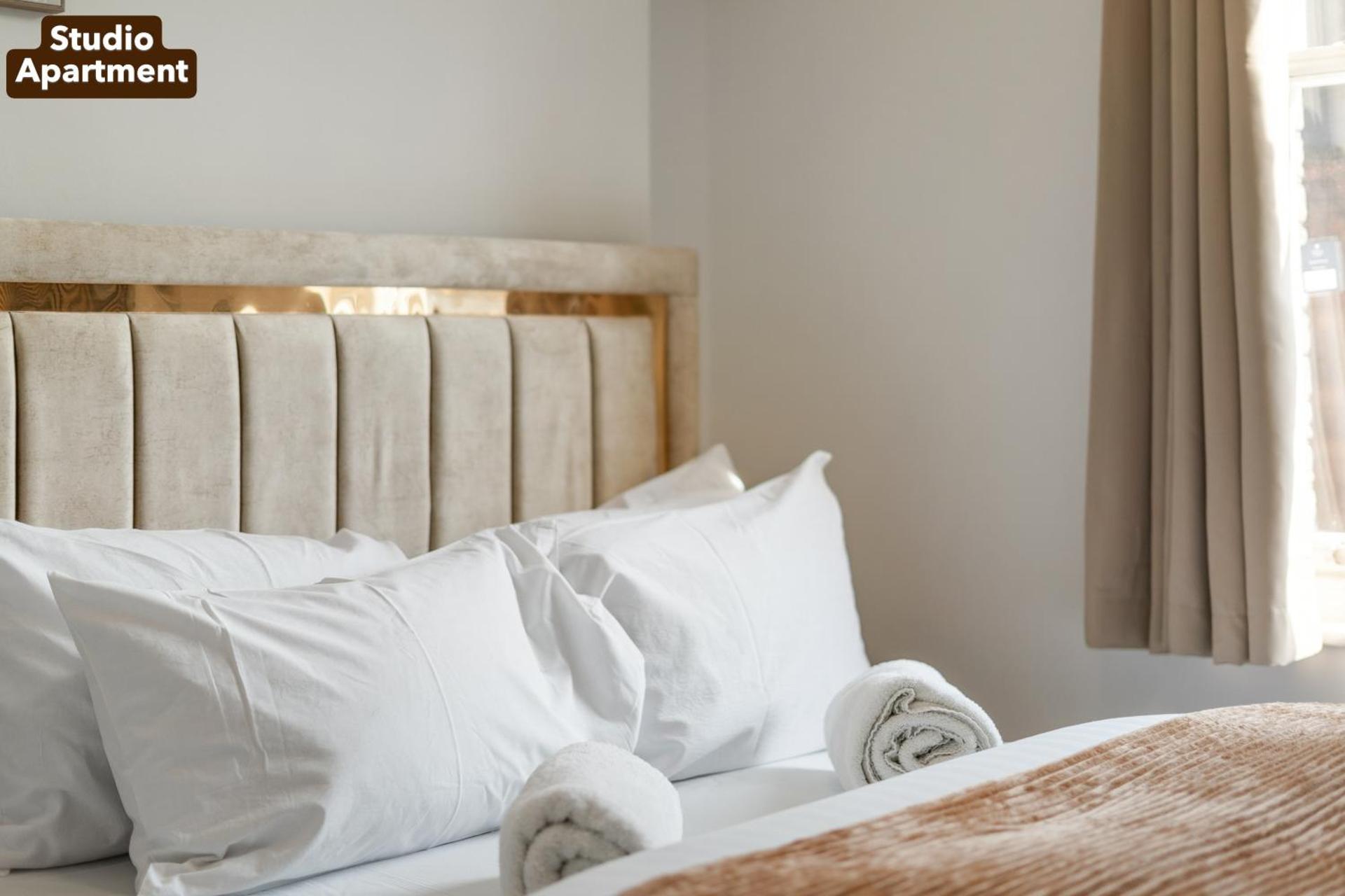 Lively Soho Studios and 2 Bedroom In the Heart of Londons Nightlife No Lift GSG