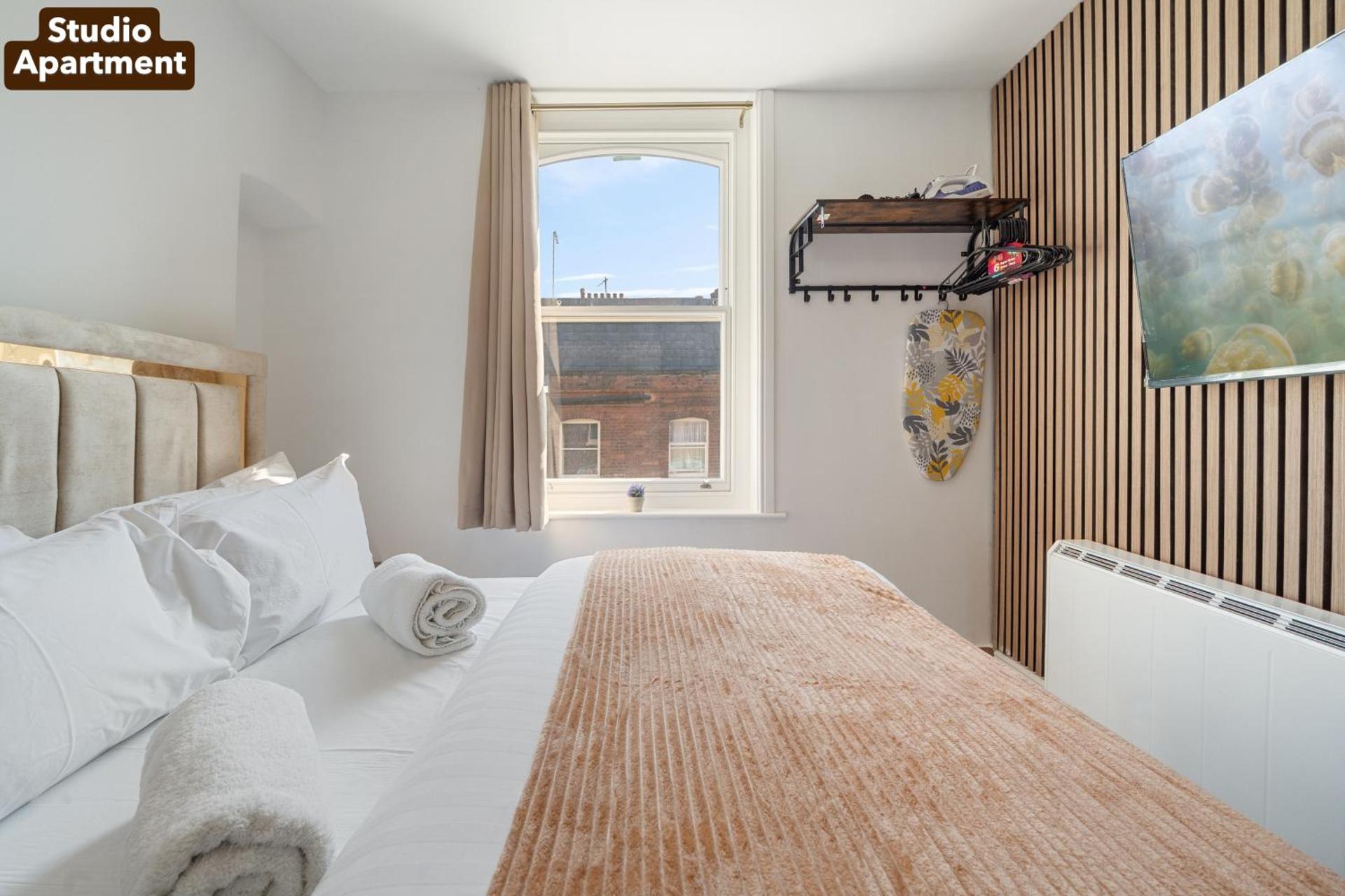 Lively Soho Studios and 2 Bedroom In the Heart of Londons Nightlife No Lift GSG