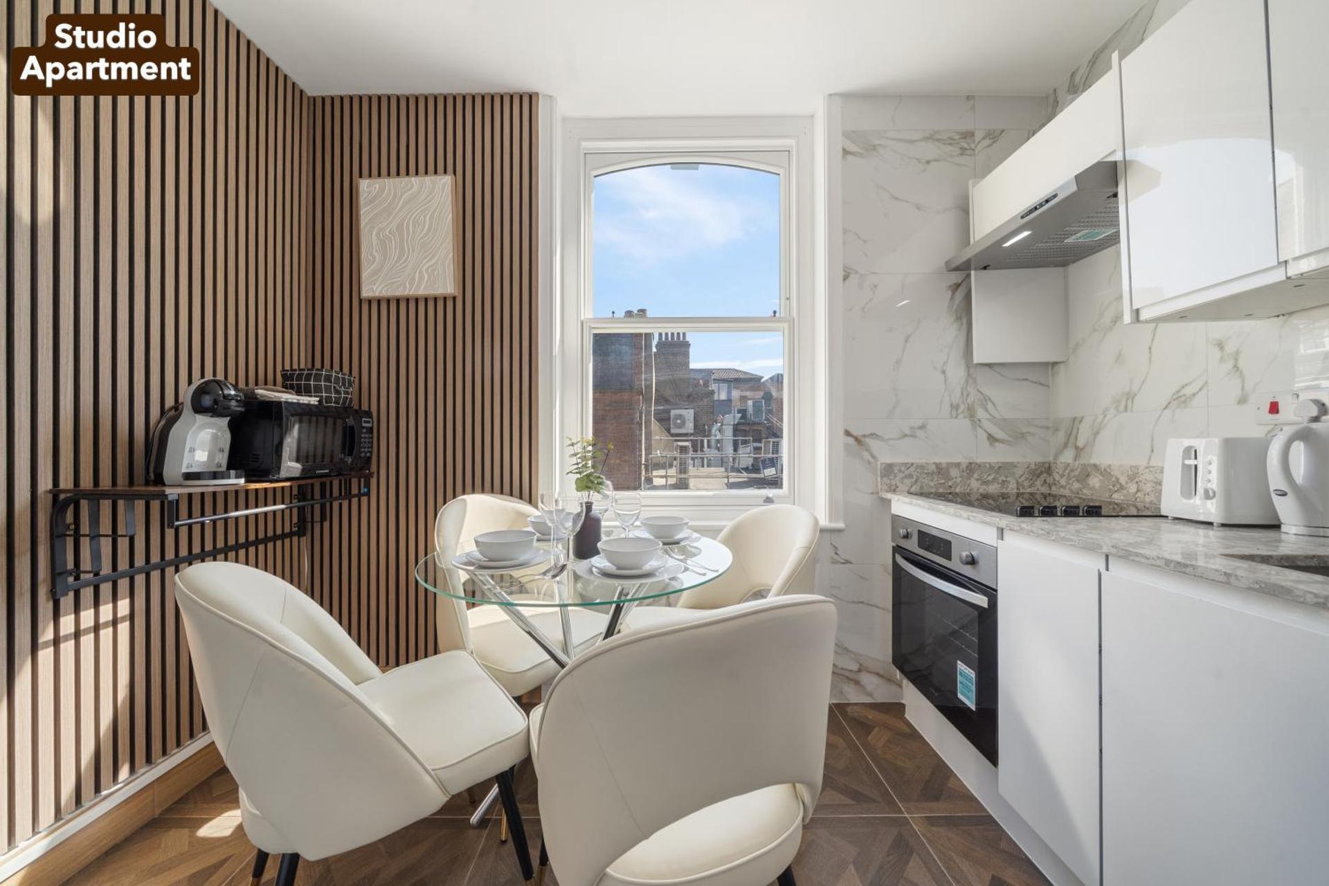 Lively Soho Studios and 2 Bedroom In the Heart of Londons Nightlife No Lift GSG