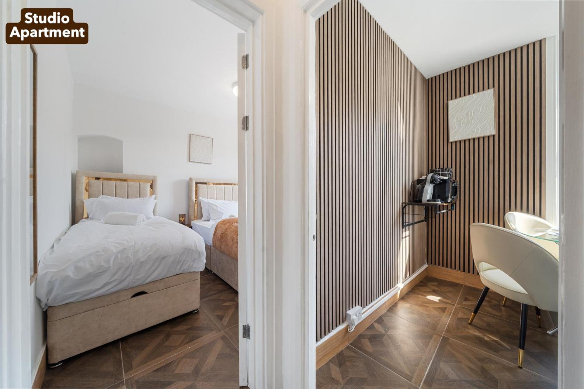 Lively Soho Studios and 2 Bedroom In the Heart of Londons Nightlife No Lift GSG