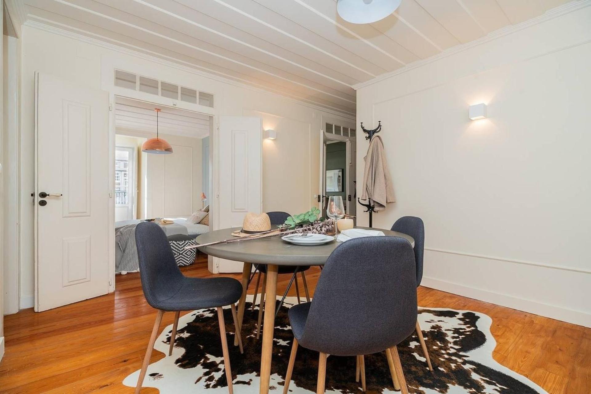 Stylish 2BD Apartment in Chiado