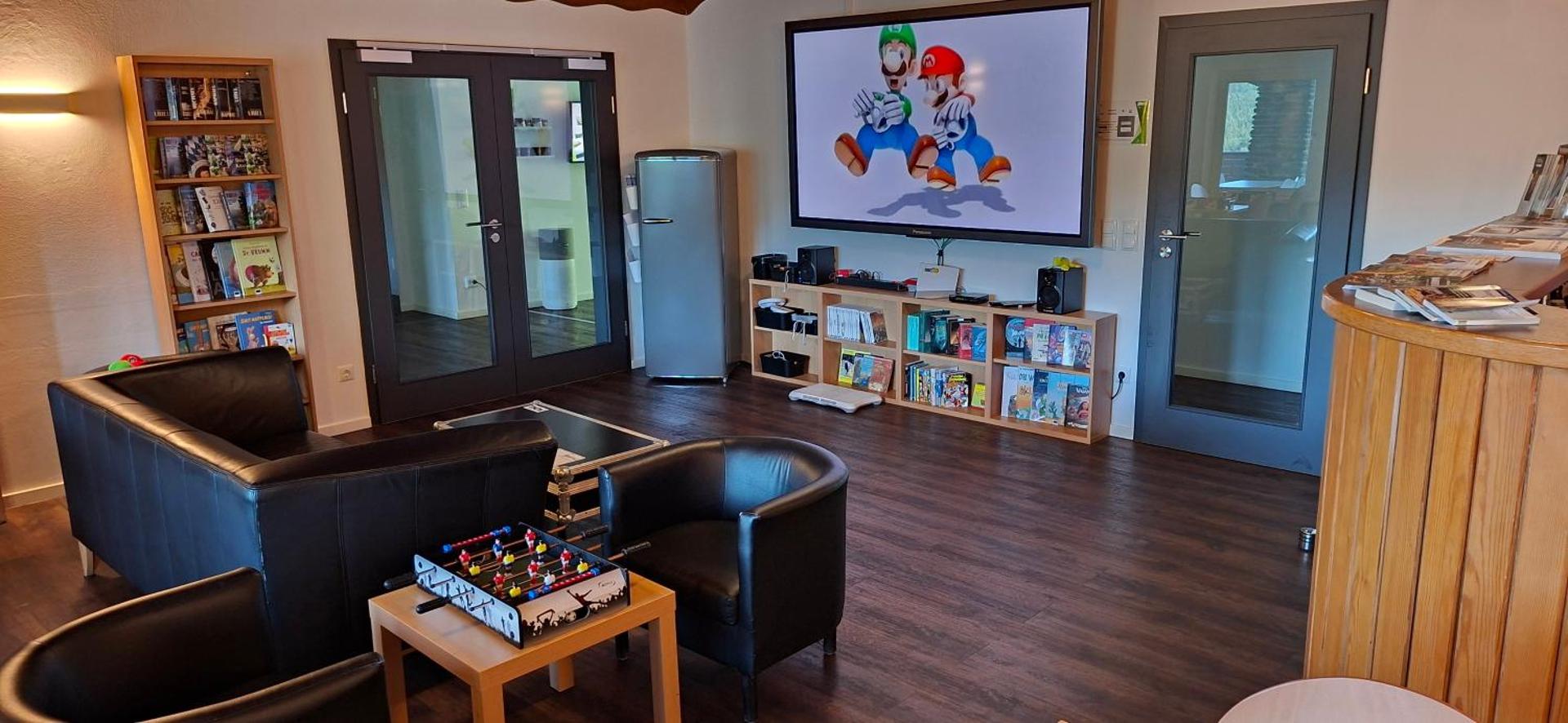 Communal lounge/ TV room