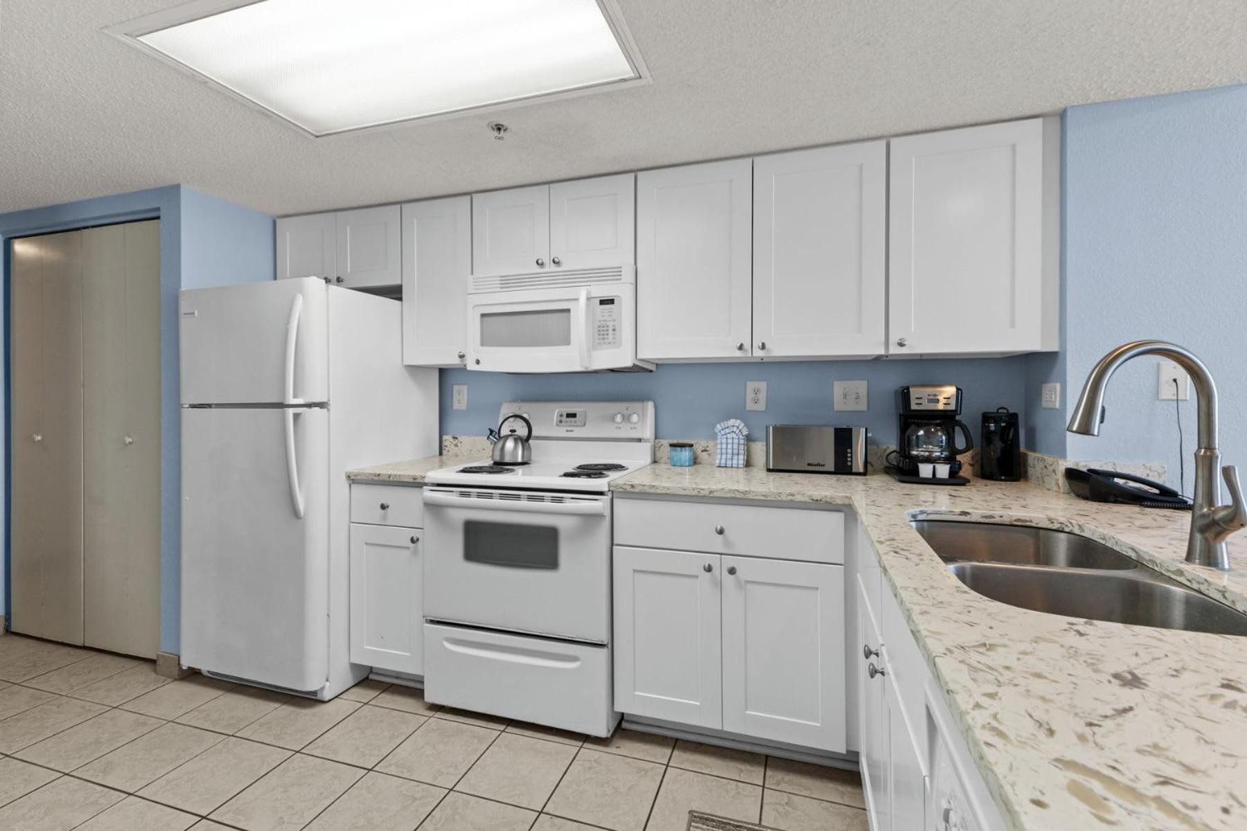 Roxanne Towers Penthouse 6 - Oceanfront