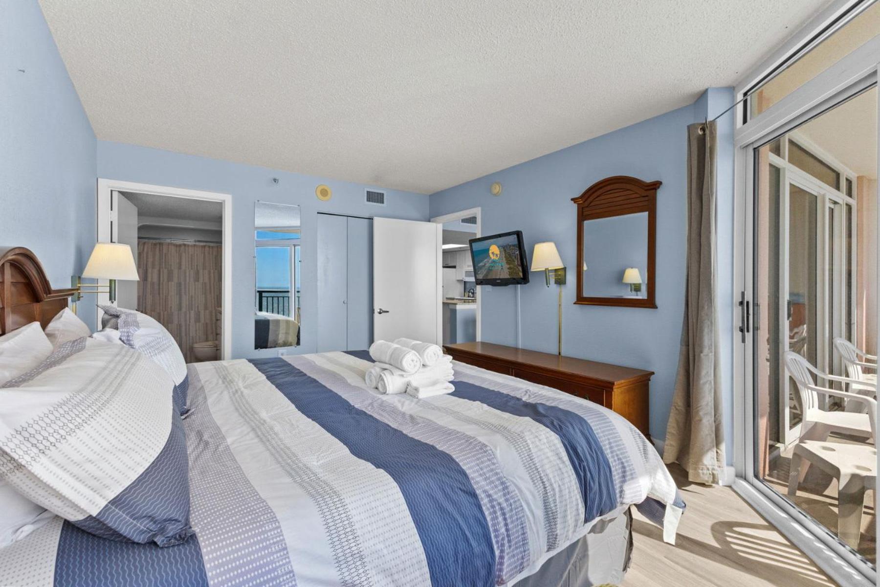 Roxanne Towers Penthouse 6 - Oceanfront