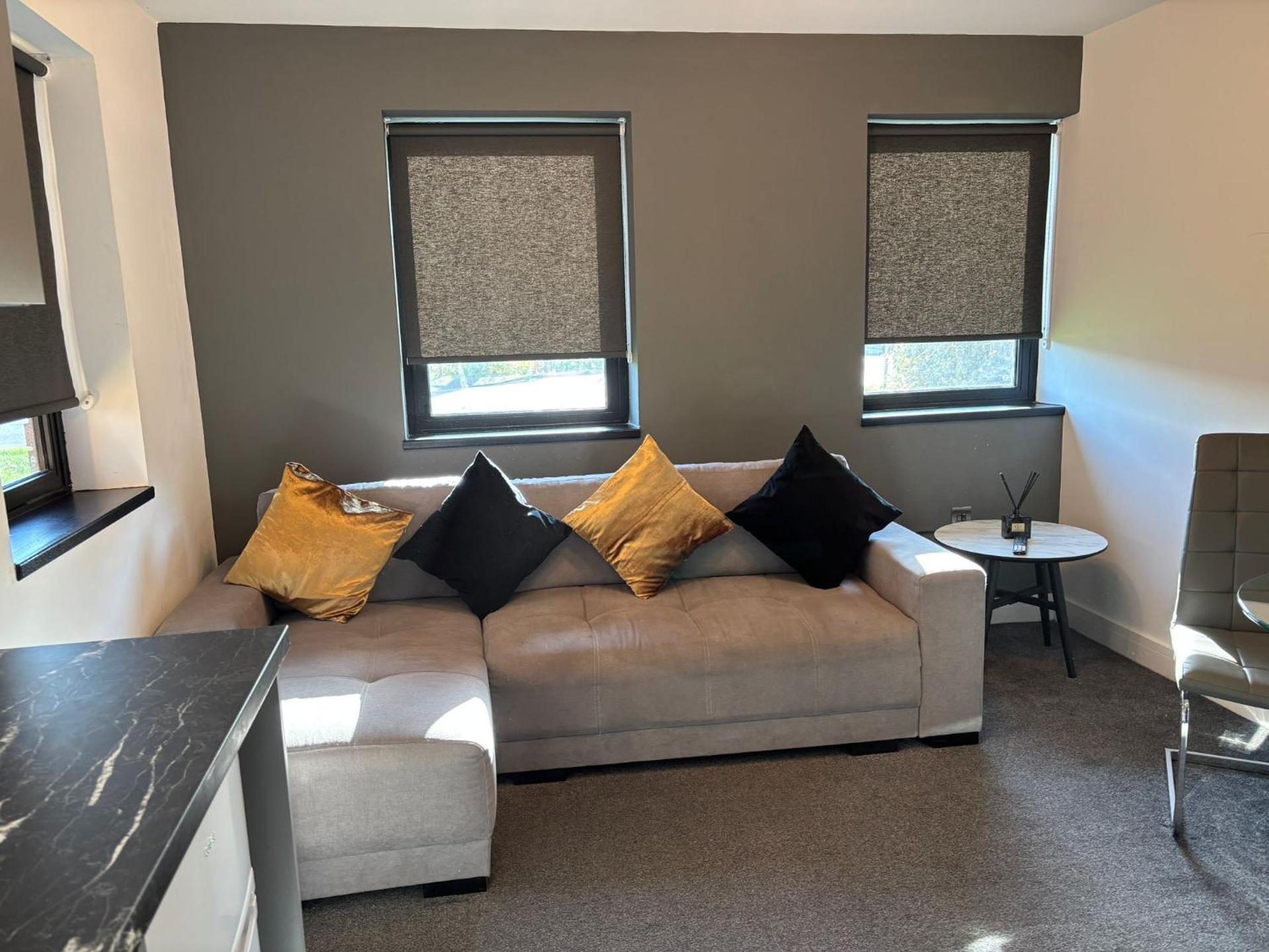 Winter Serviced 1 BED APARTMENT - Free WIFI - Free Parking - Smart TV