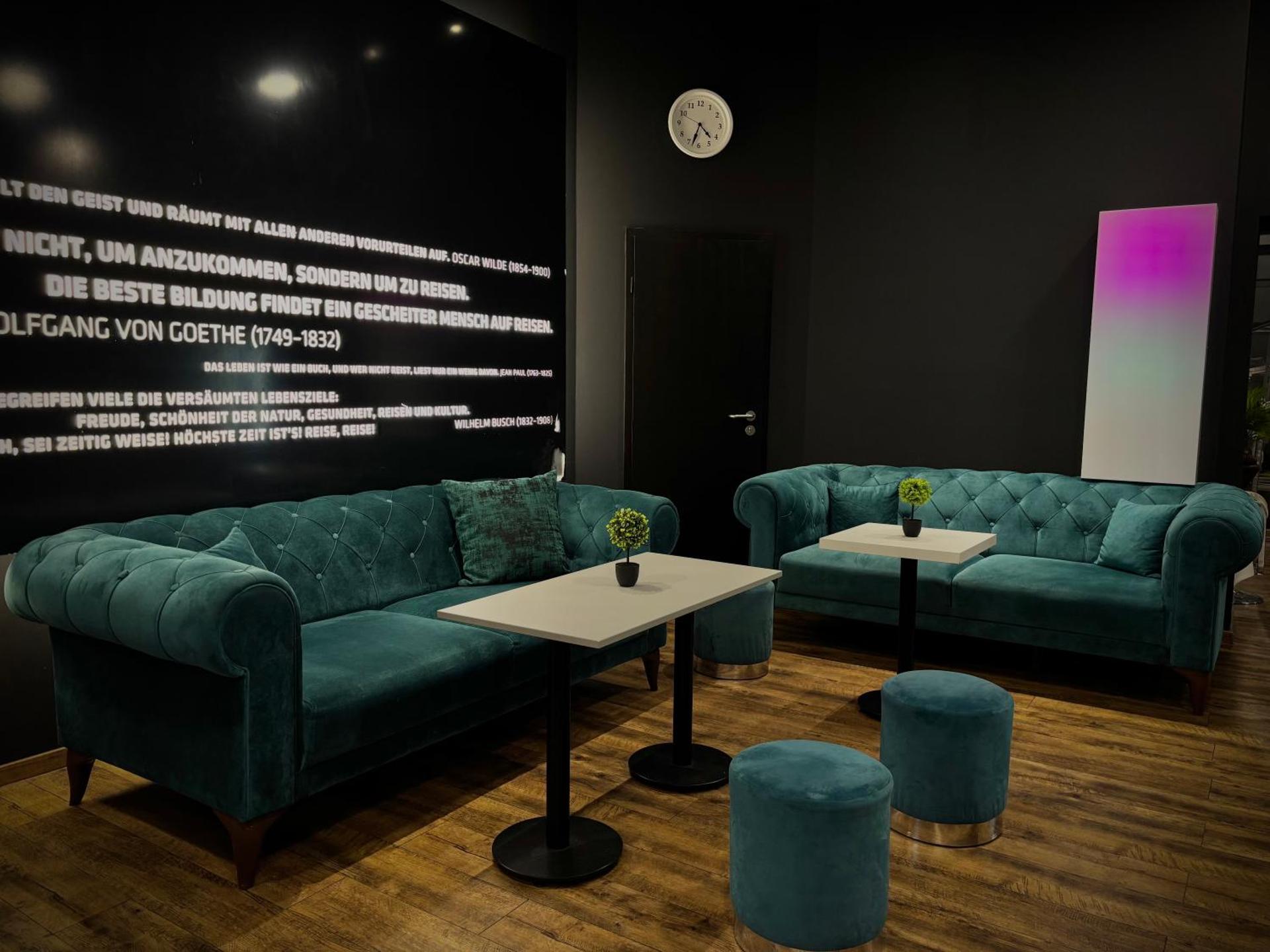 Communal lounge/ TV room