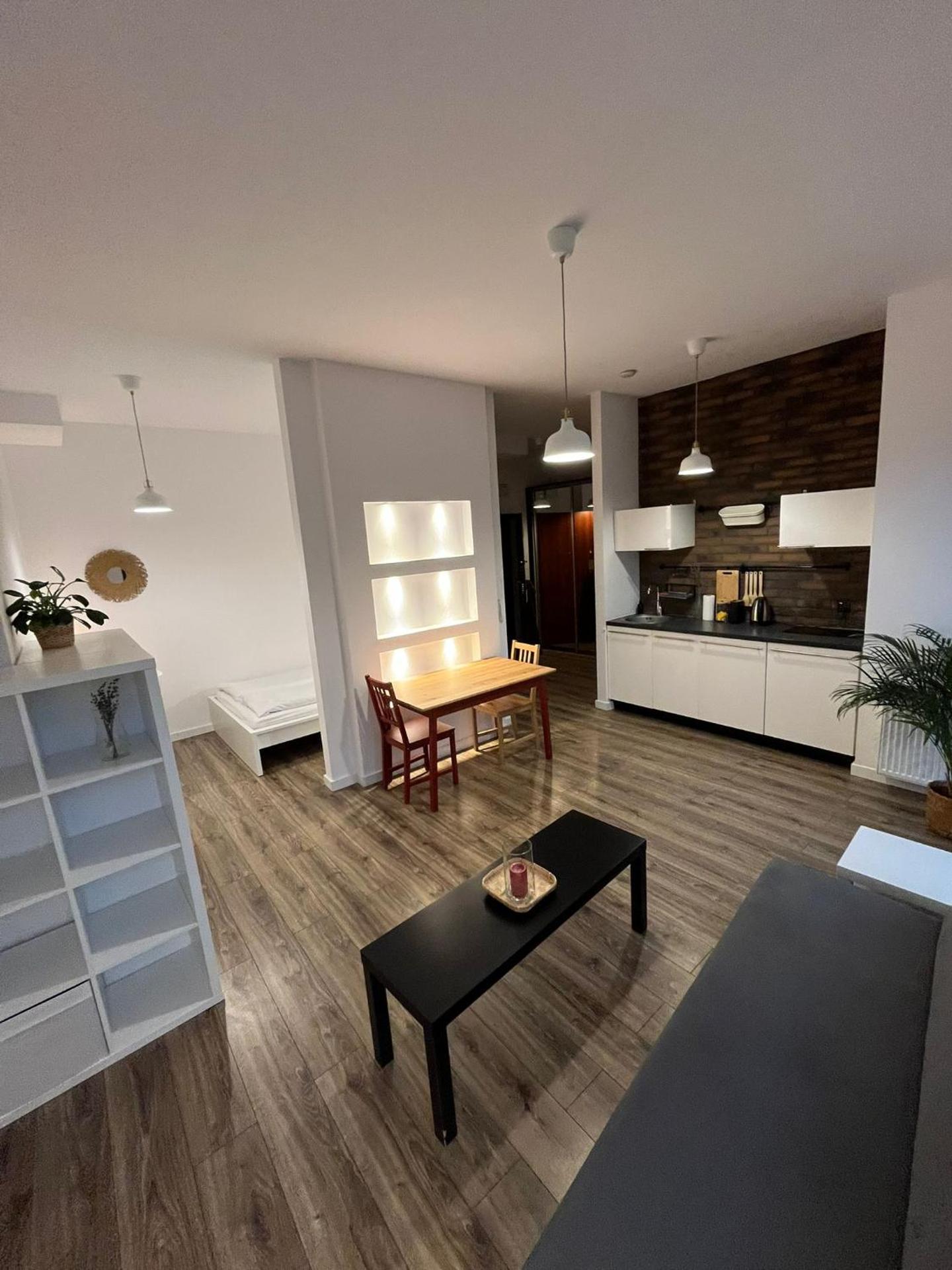 Windows to the City Stylish Apartment