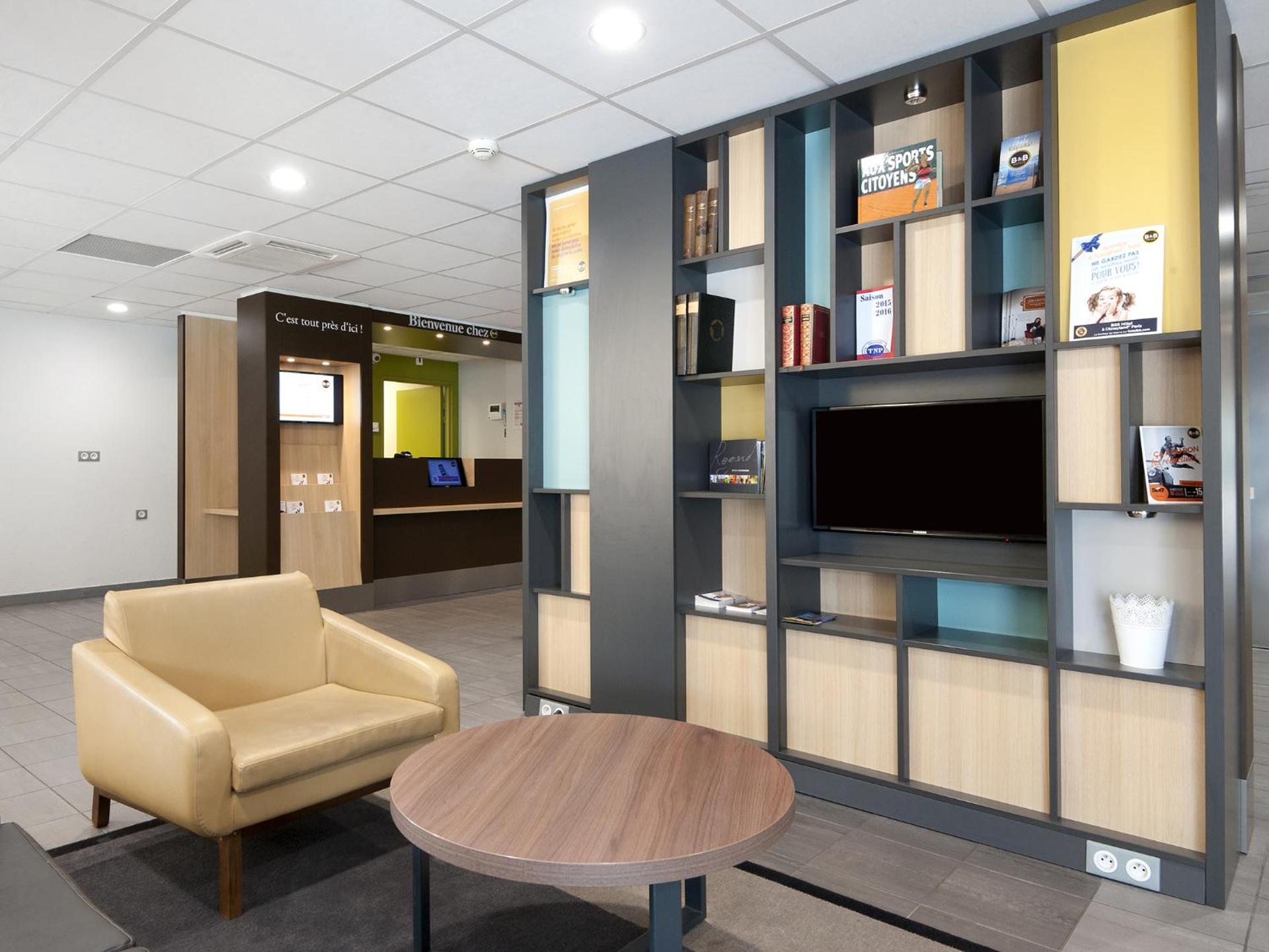 Communal lounge/ TV room