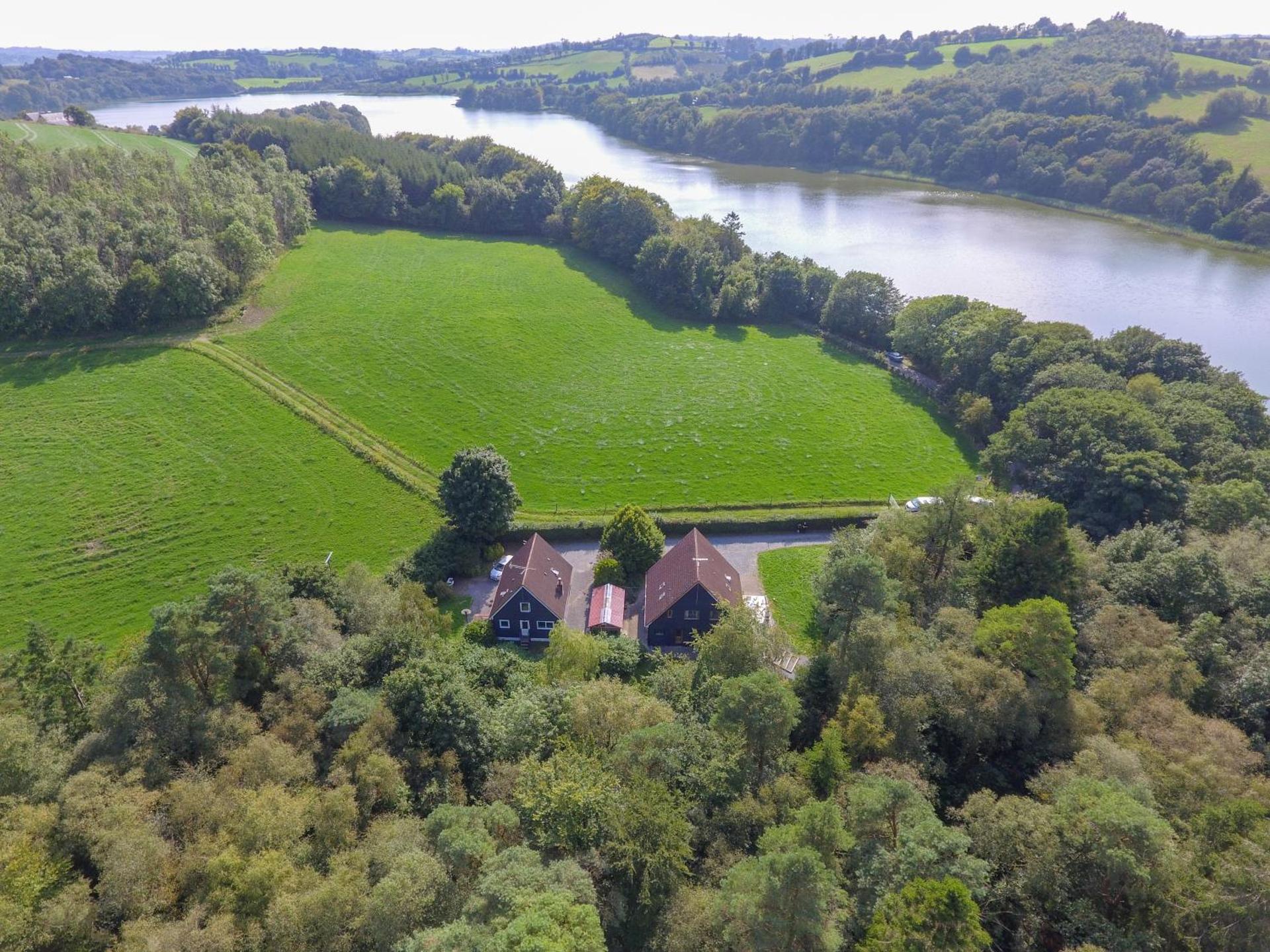 Large Newly Refurbished Lakeside Chalet With Optional Private Hot Tub