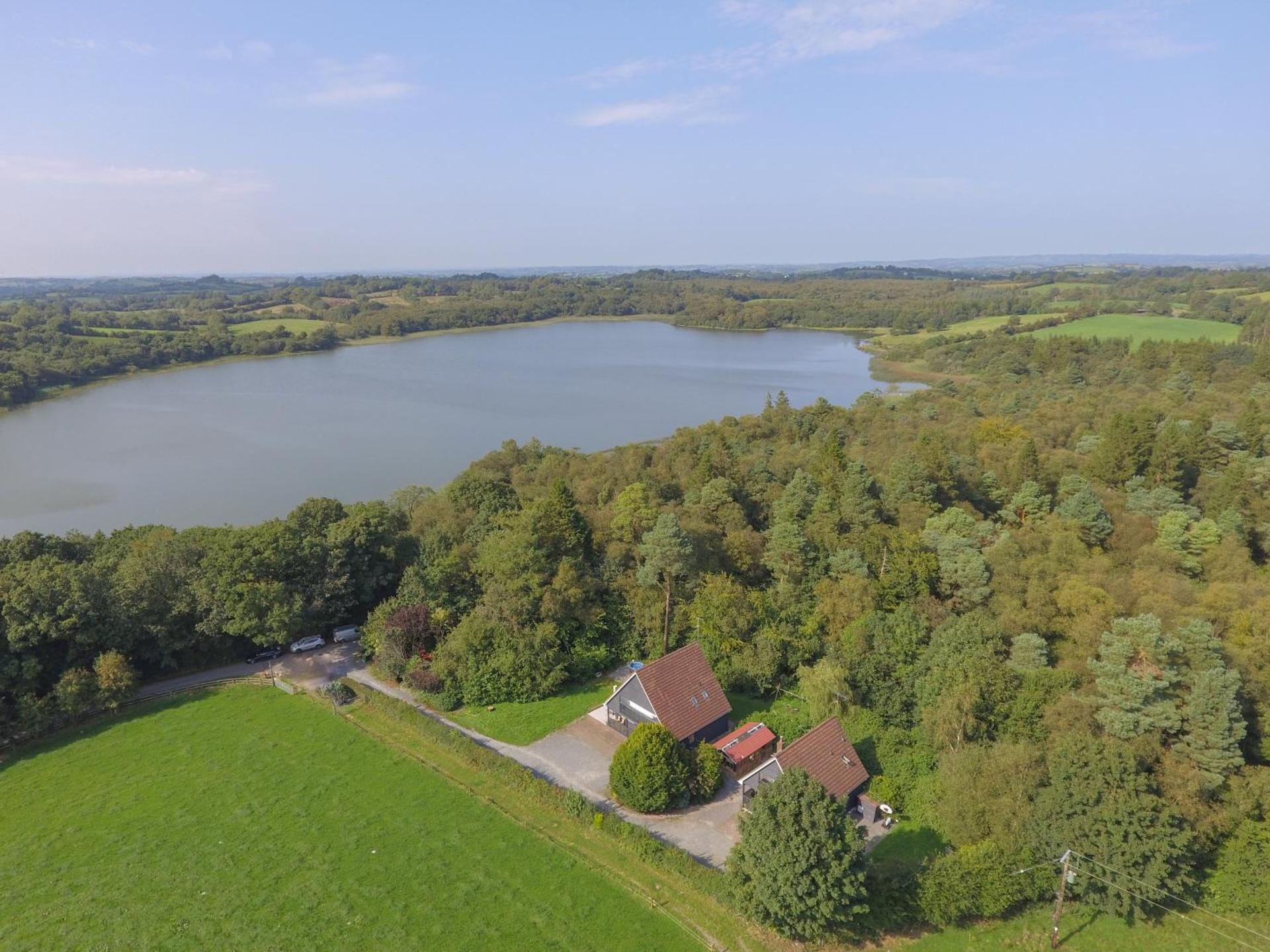 Large Newly Refurbished Lakeside Chalet With Optional Private Hot Tub