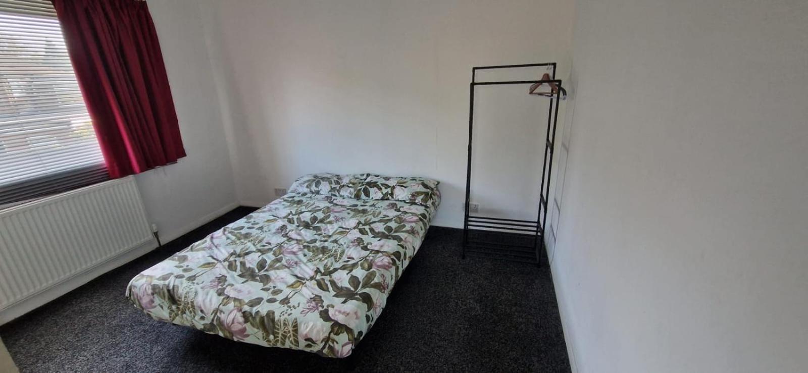 Family Friendly retreat in M33 Sale free parking