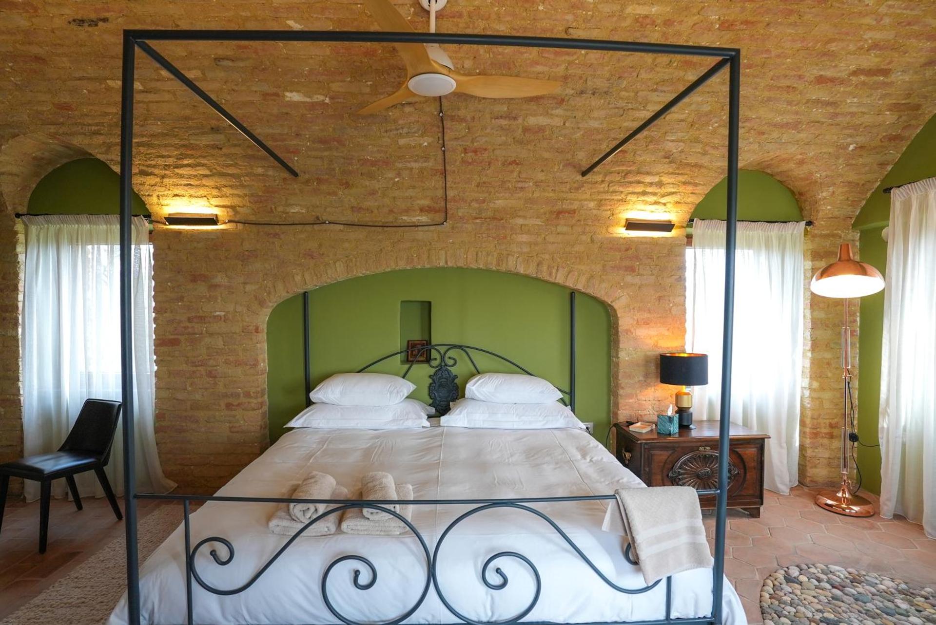 Sacro e Profano Albania