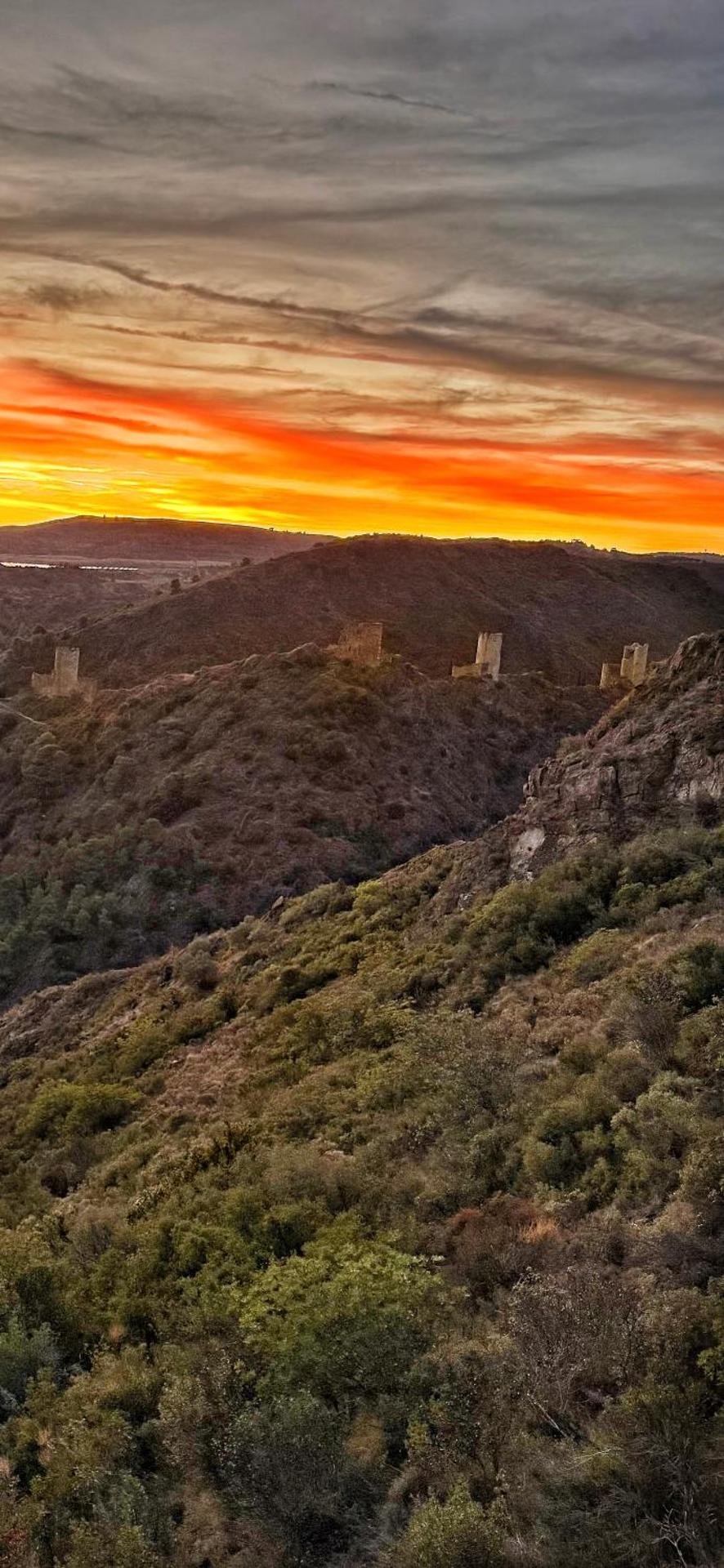 Maison CABARET Luxury 4 Star Air Conditioned 100m to 4 Cathar Châteaux Lastours private Terrasse with views!!