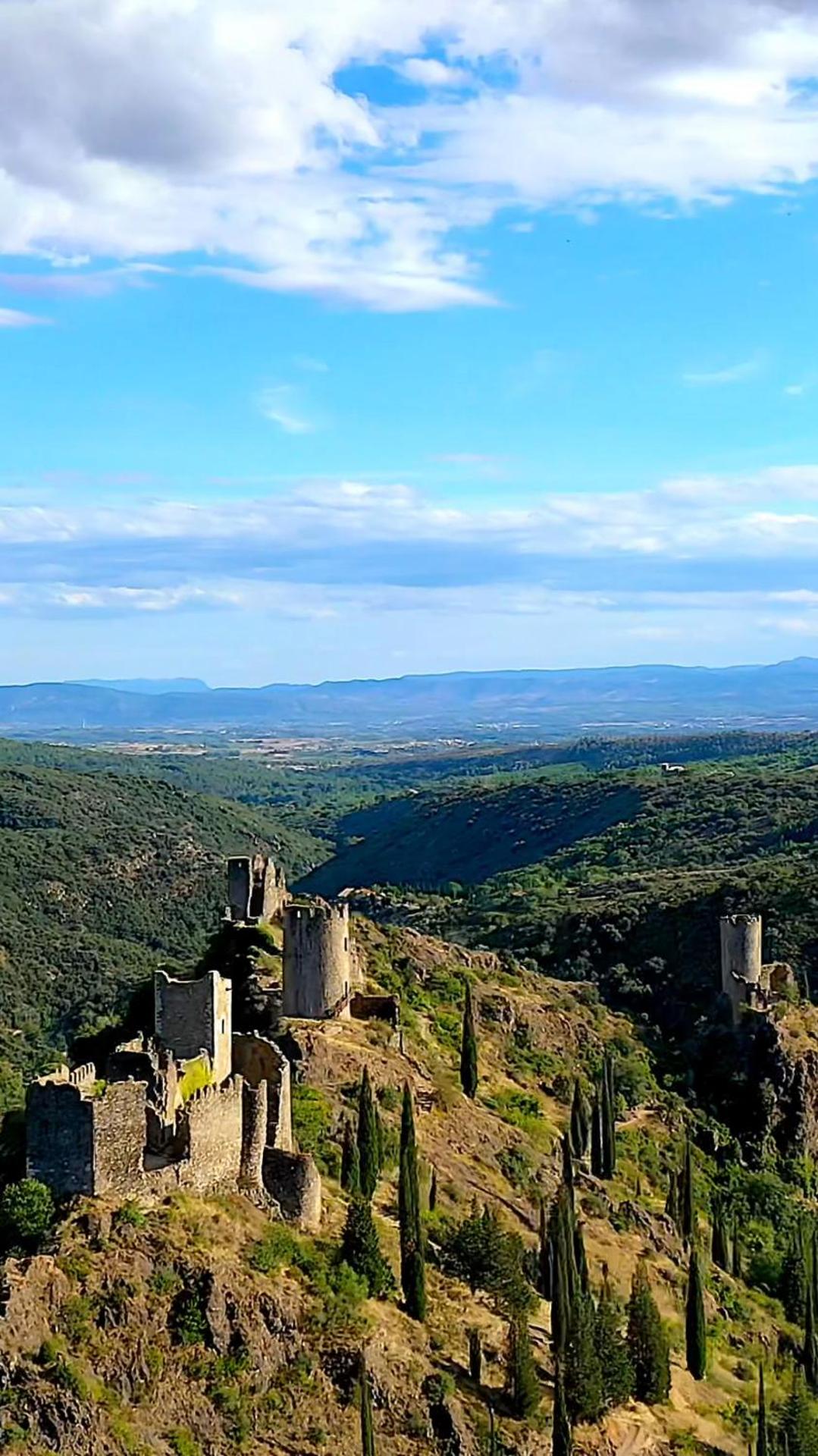 Bijou SURDESPINE air conditioned 100m to Historic 4 Cathar Châteaux Lastours access to a very pretty riverside garden!!